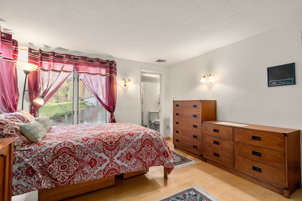 Dartmouth, Massachusetts, 02748, United States, 4 Bedrooms Bedrooms, ,5 BathroomsBathrooms,Residential,For Sale,1804172
