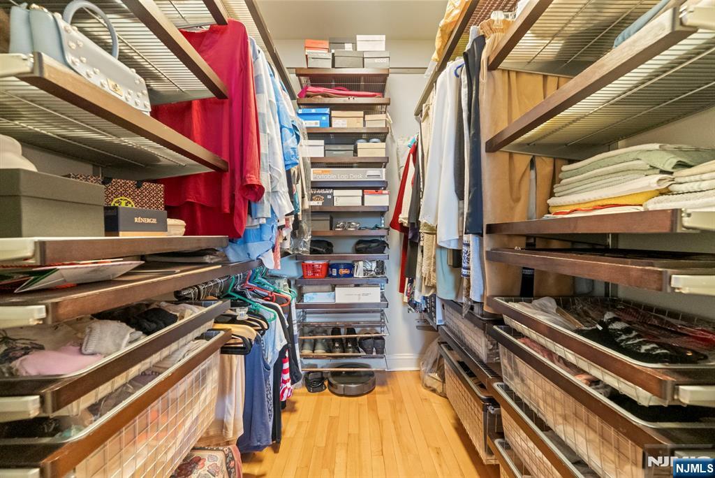 Edgewater, New Jersey, 07020, United States, 2 Bedrooms Bedrooms, ,2 BathroomsBathrooms,Residential,For Sale,1934539