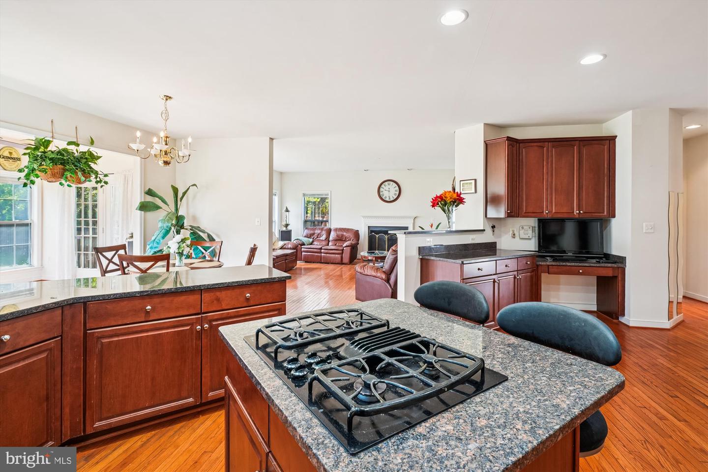 Woodbridge, Virginia, 22193, United States, 4 Bedrooms Bedrooms, ,5 BathroomsBathrooms,Residential,For Sale,1950998