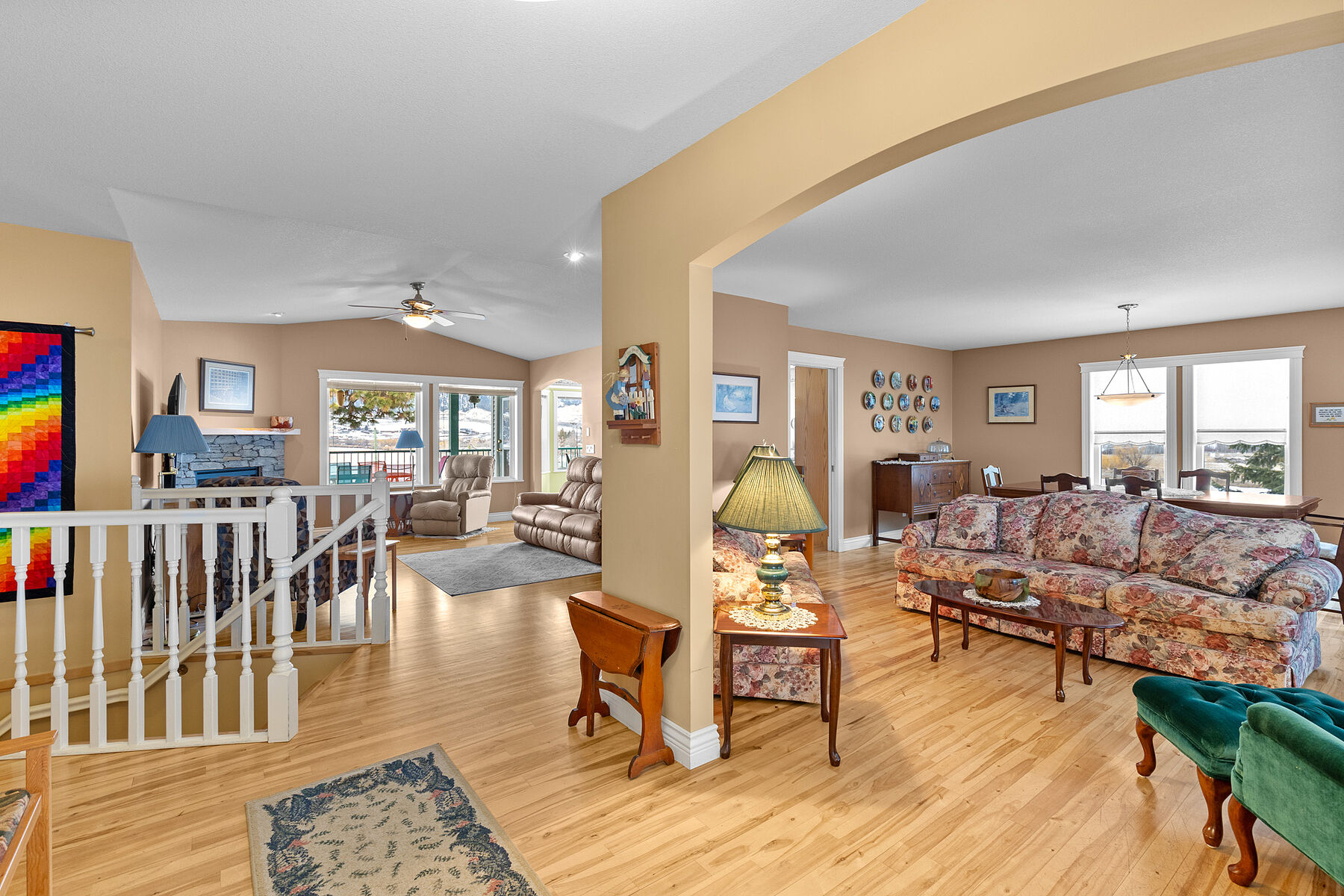  Charming Lakeview Rancher - 物件實景