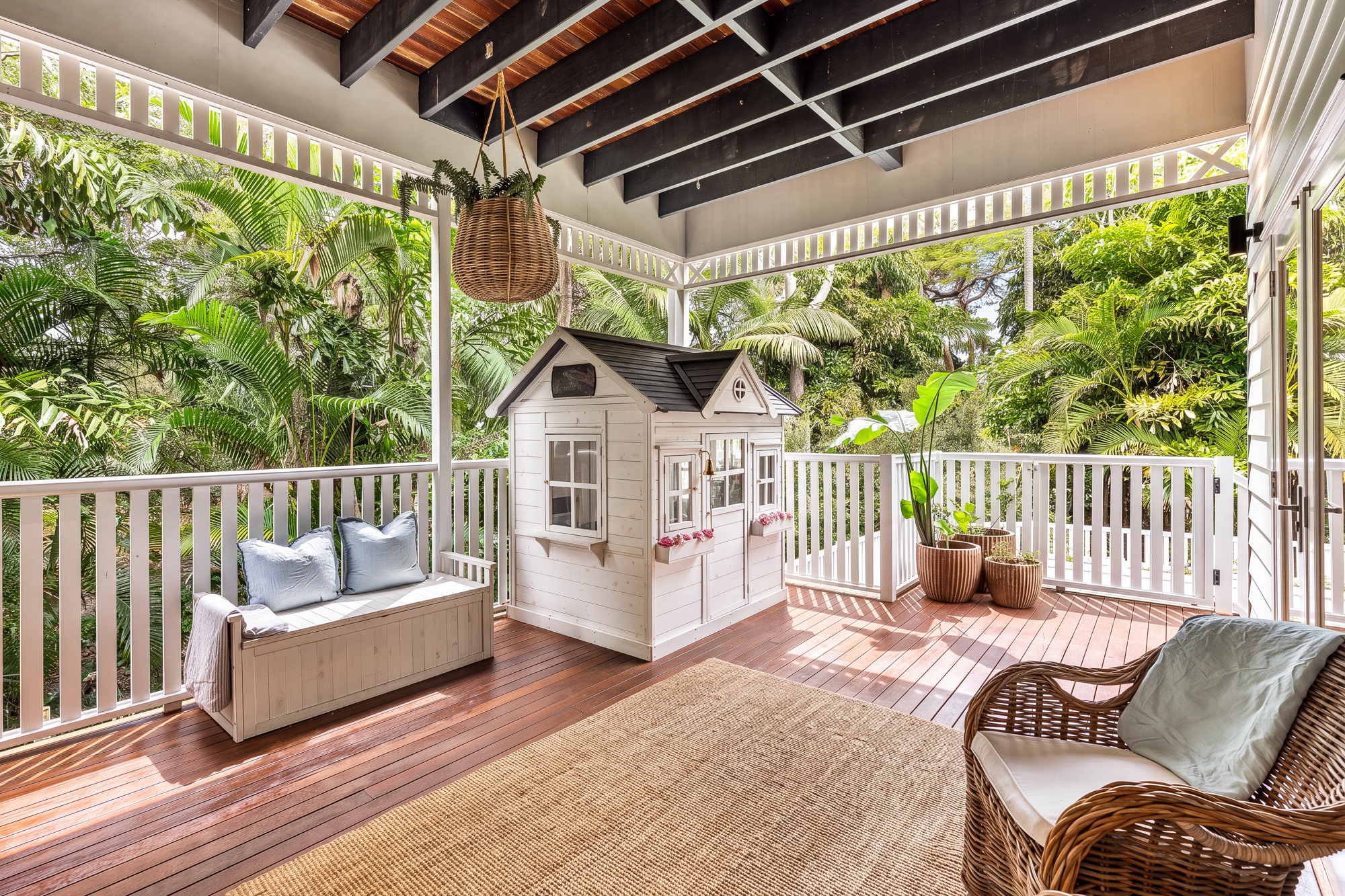  Beautifully Restored Character Home Rich with Privacy, Heart and Soul - 物件實景