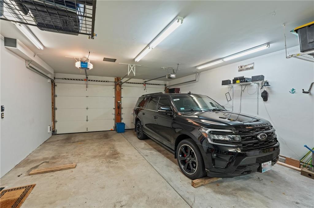 North Kingstown, Rhode Island, 02852, United States, 3 Bedrooms Bedrooms, ,4 BathroomsBathrooms,Residential,For Sale,1973997