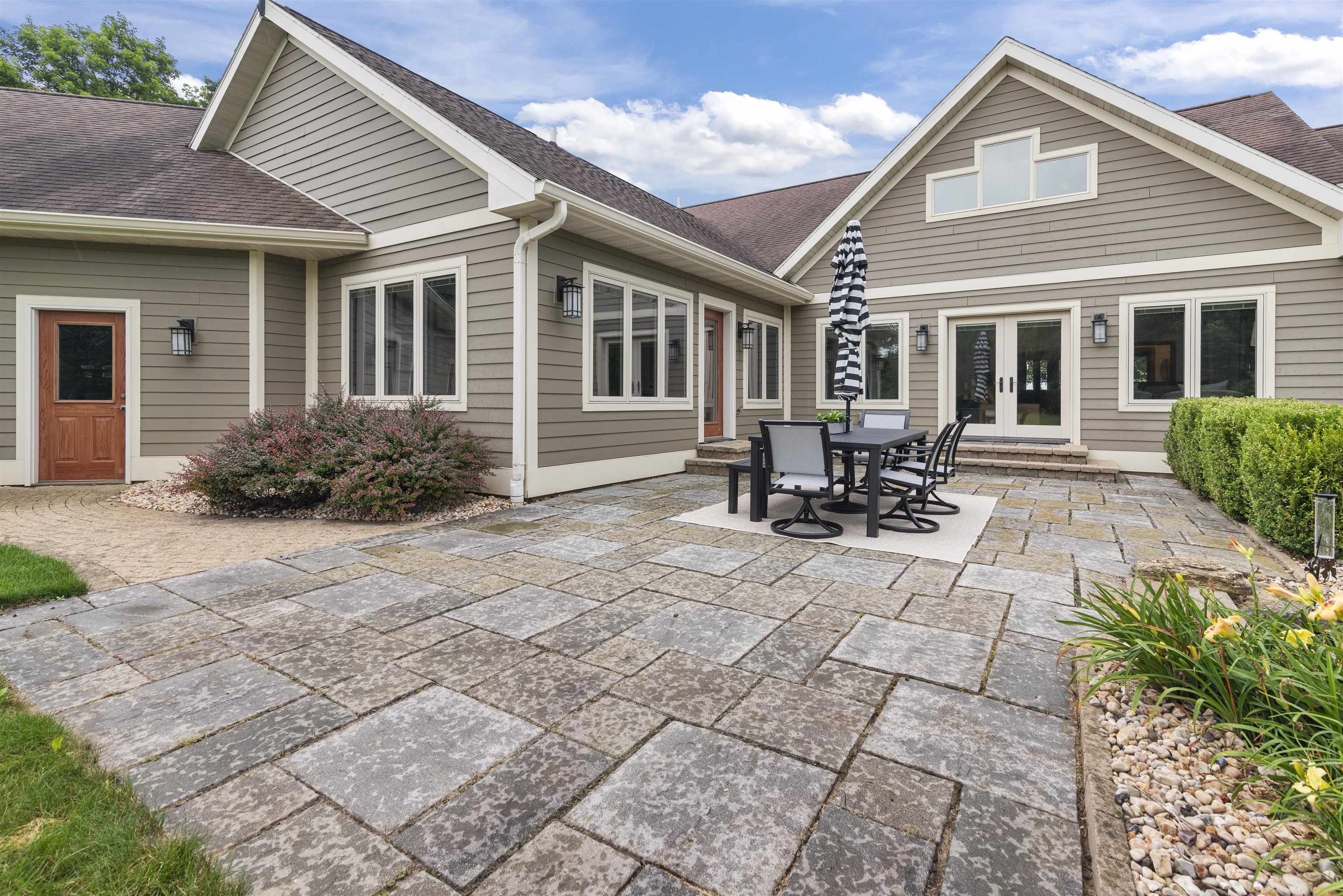 Avoca, Wisconsin, 53506, United States, 3 Bedrooms Bedrooms, ,4 BathroomsBathrooms,Residential,For Sale,1895039
