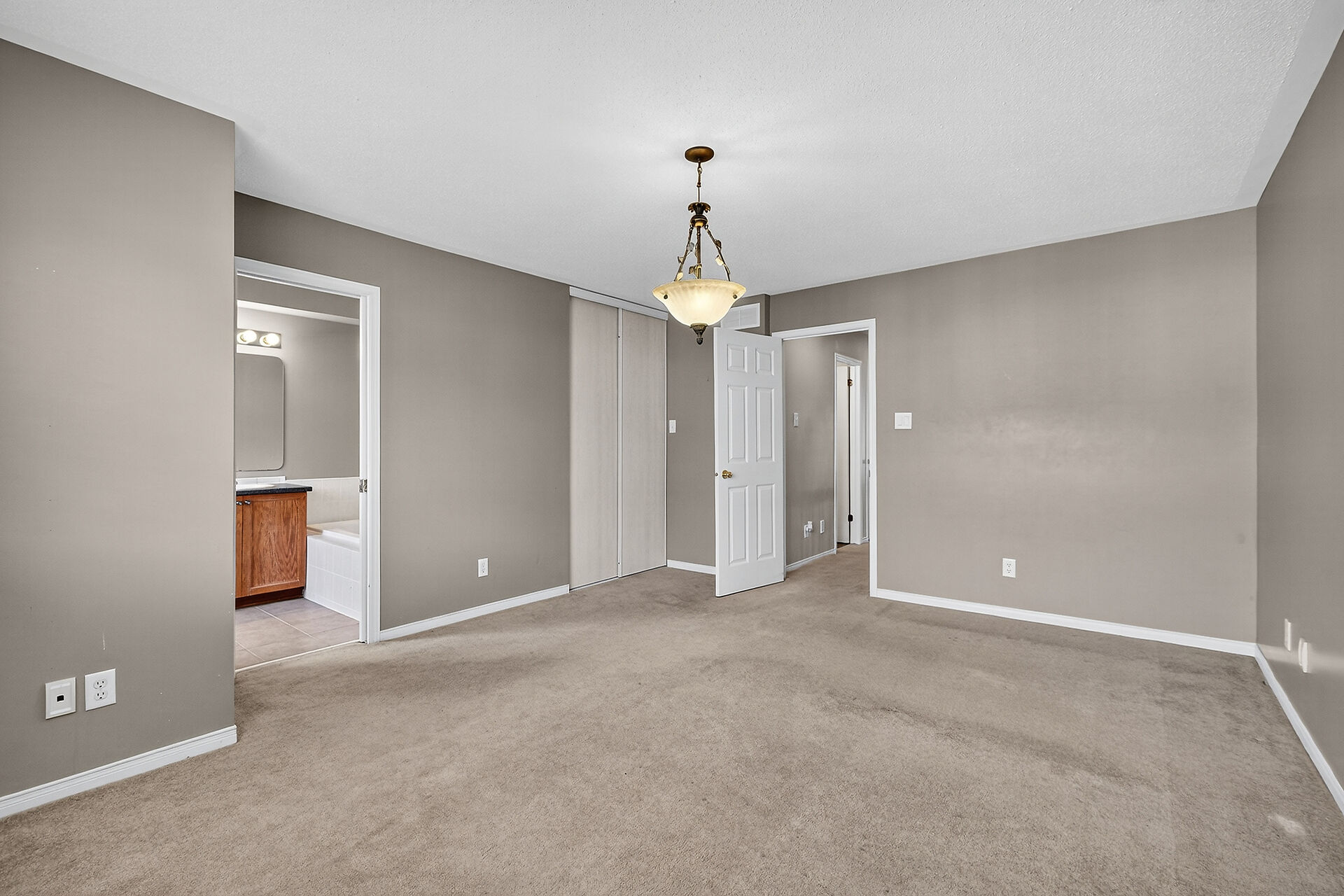 Ottawa, Ontario, K2W1E1, CA, 3 Bedrooms Bedrooms, ,3 BathroomsBathrooms,Residential,For Sale,1995671