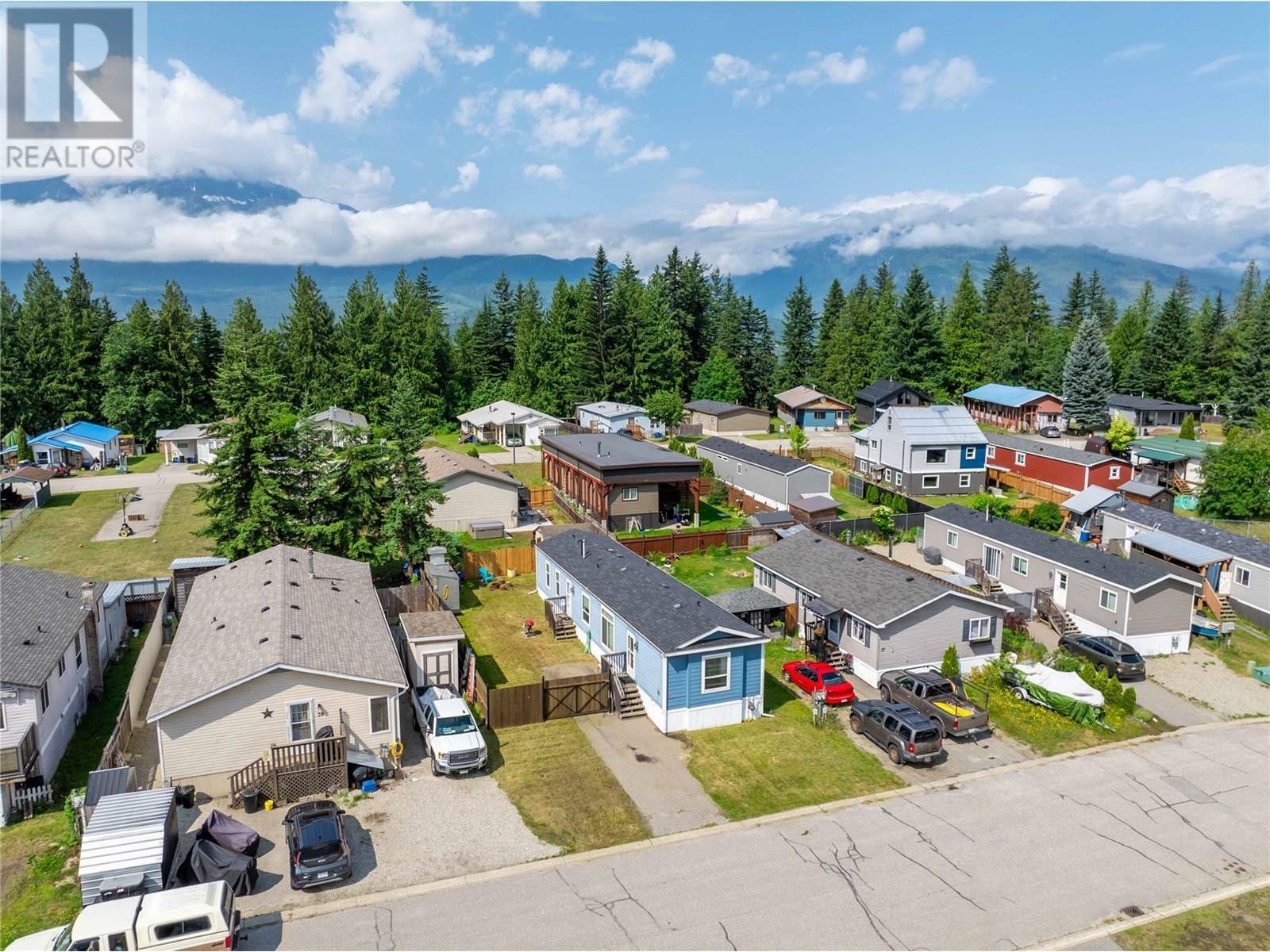 REVELSTOKE, British Columbia, V0E 2S1, CA, 2 Bedrooms Bedrooms, ,2 BathroomsBathrooms,Residential,For Sale,1874403