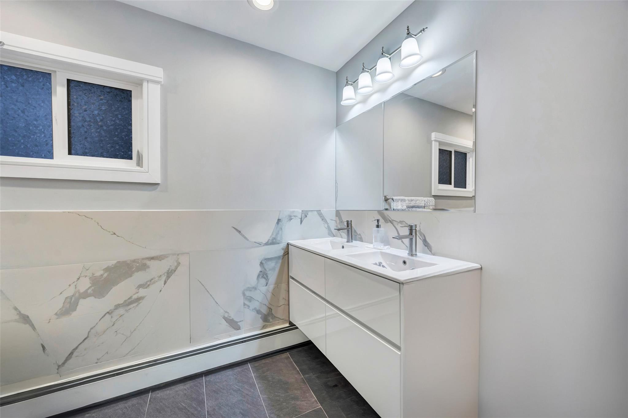 Lindenhurst, New York, 11757, United States, 5 Bedrooms Bedrooms, ,3 BathroomsBathrooms,Residential,For Sale,1707777