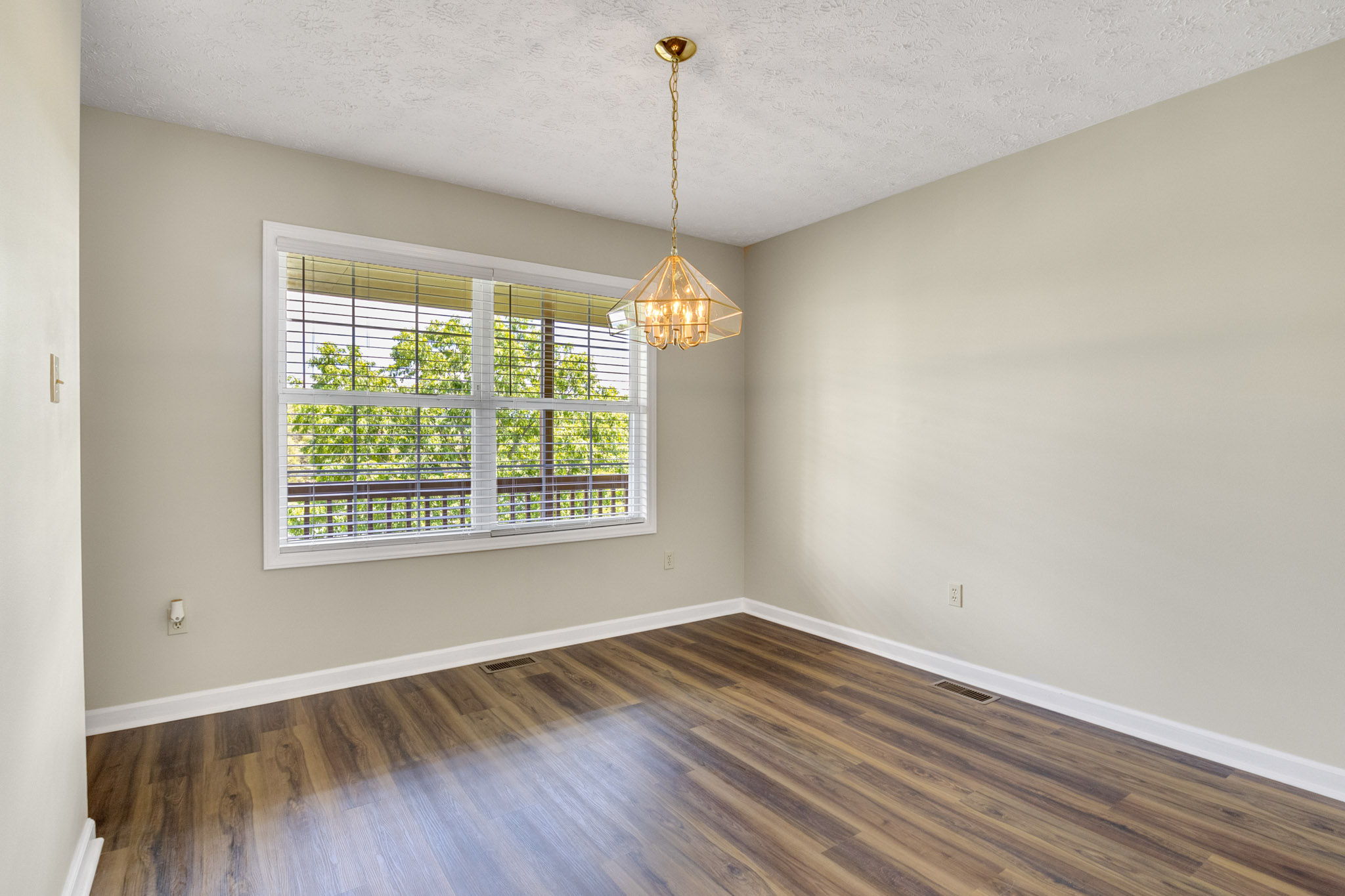 Sevierville, Tennessee, 37876, United States, 3 Bedrooms Bedrooms, ,2 BathroomsBathrooms,Residential,For Sale,1937497