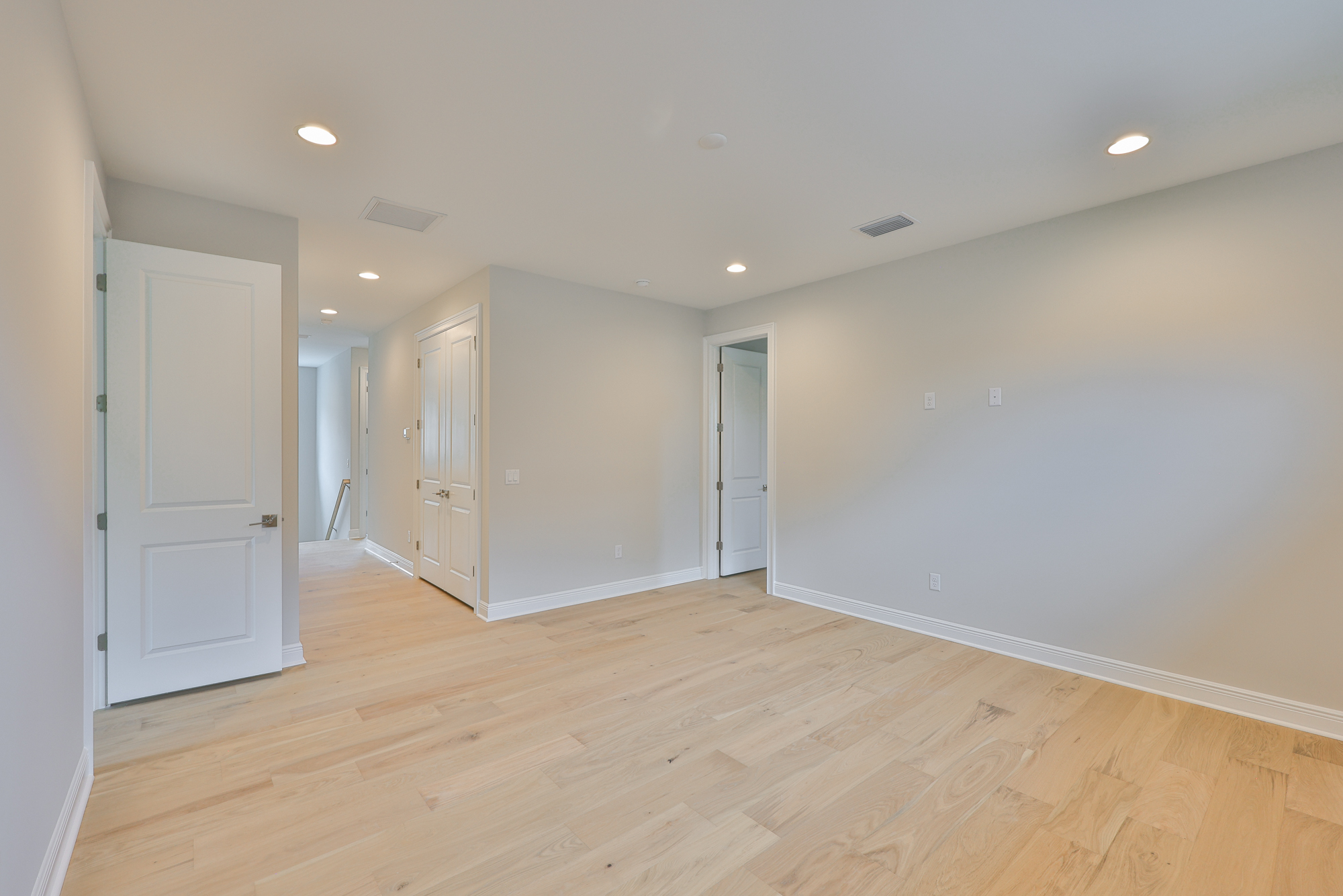Tampa, Florida, 33609, United States, 4 Bedrooms Bedrooms, ,5 BathroomsBathrooms,Residential,For Sale,1792306