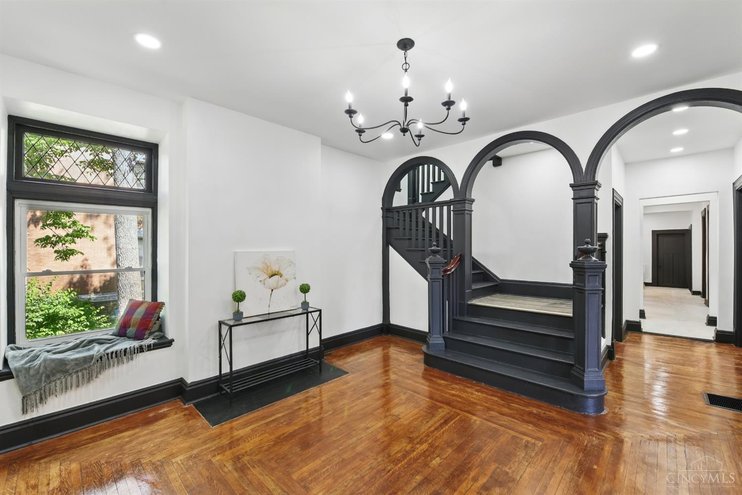 Cincinnati, Ohio, 45229, United States, 7 Bedrooms Bedrooms, ,5 BathroomsBathrooms,Residential,For Sale,1821306