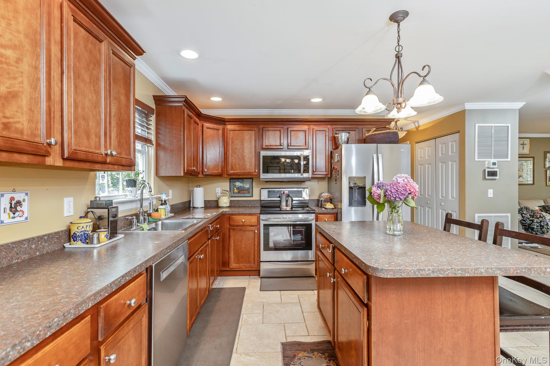 Shirley, New York, 11967, United States, 4 Bedrooms Bedrooms, ,3 BathroomsBathrooms,Residential,For Sale,1992037