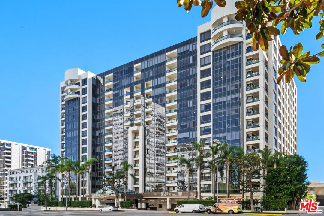 Los Angeles, California, 90024, United States, 2 Bedrooms Bedrooms, ,3 BathroomsBathrooms,Residential,For Sale,1993484