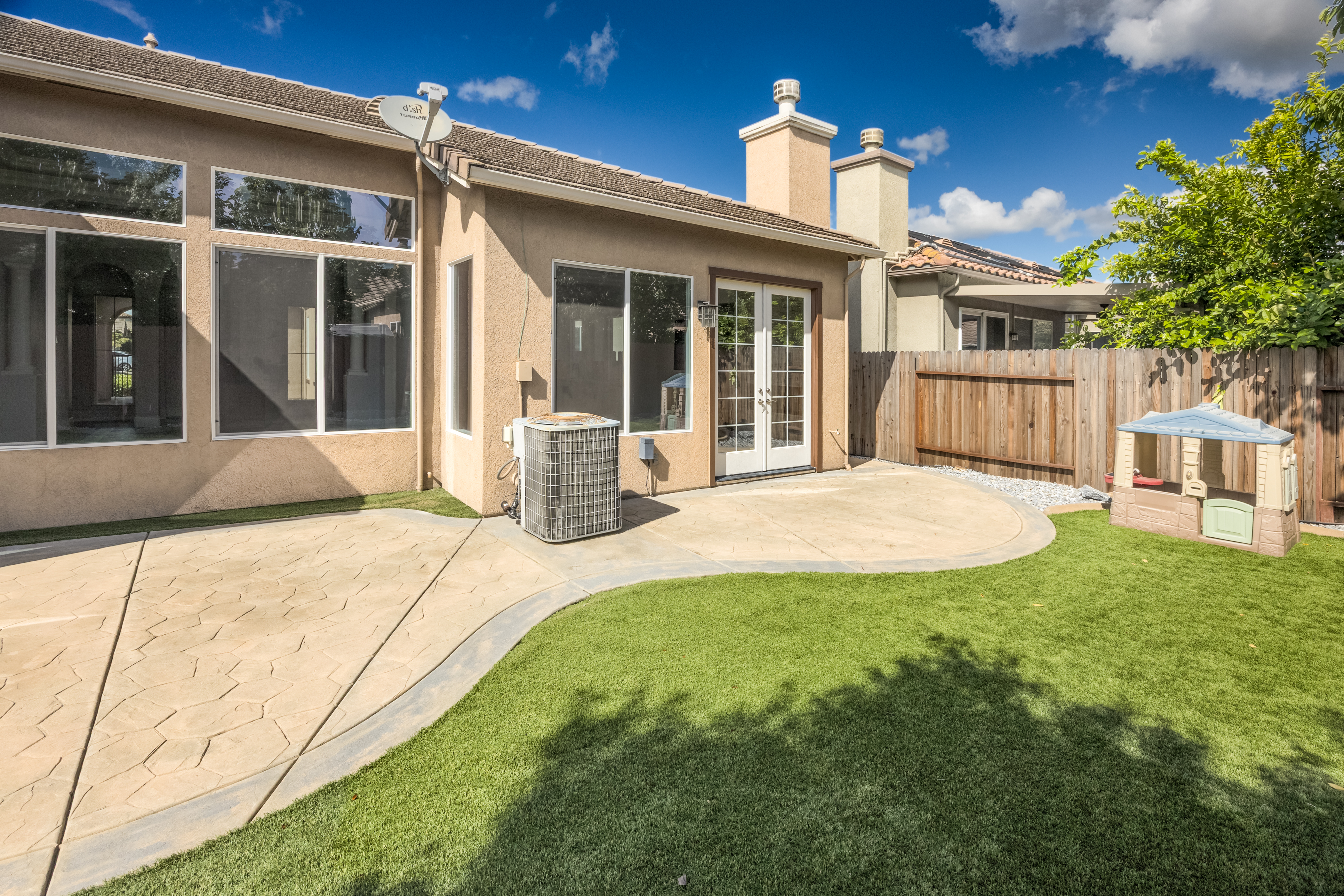  9422 Rhone Valley Way, Elk Grove, CA 95624 - 物件實景