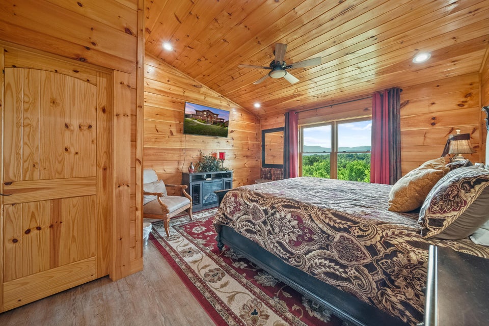 Sevierville, Tennessee, 37876, United States, 4 Bedrooms Bedrooms, ,6 BathroomsBathrooms,Residential,For Sale,1976346