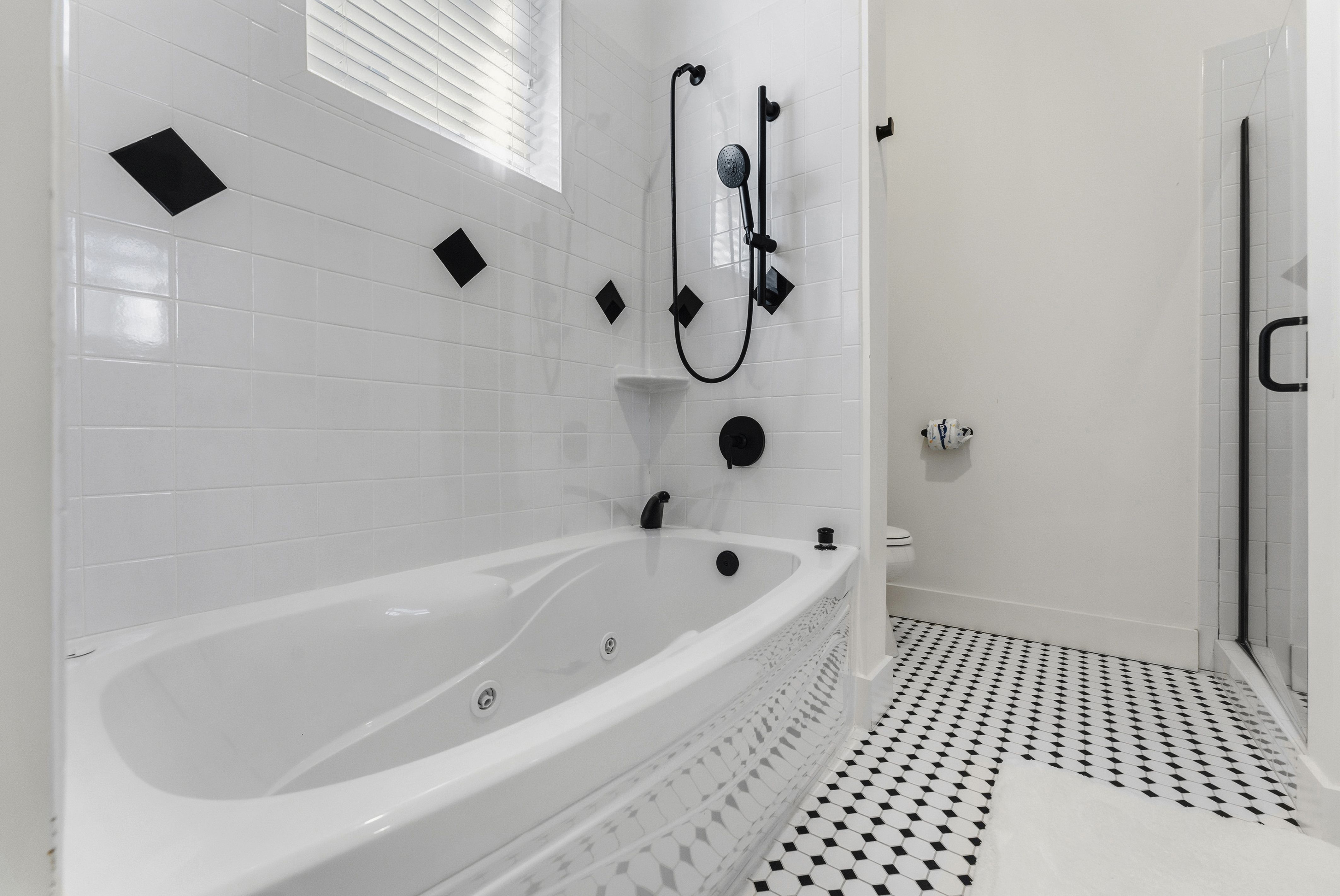  Single Story Home Located on Private Street with Deeded Beach Access - 物件實景