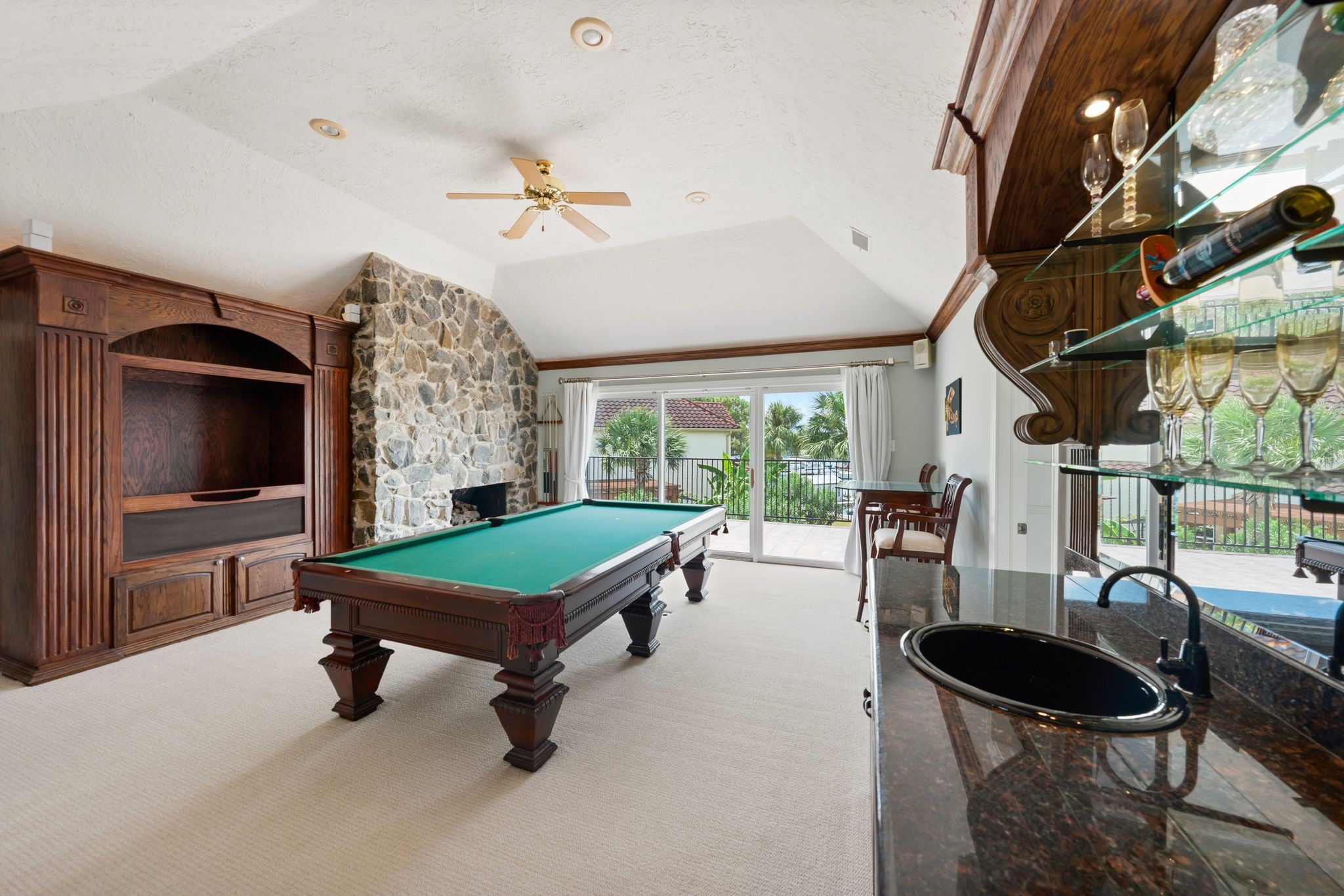  2207 Twin Oaks Boulevard - 物件實景