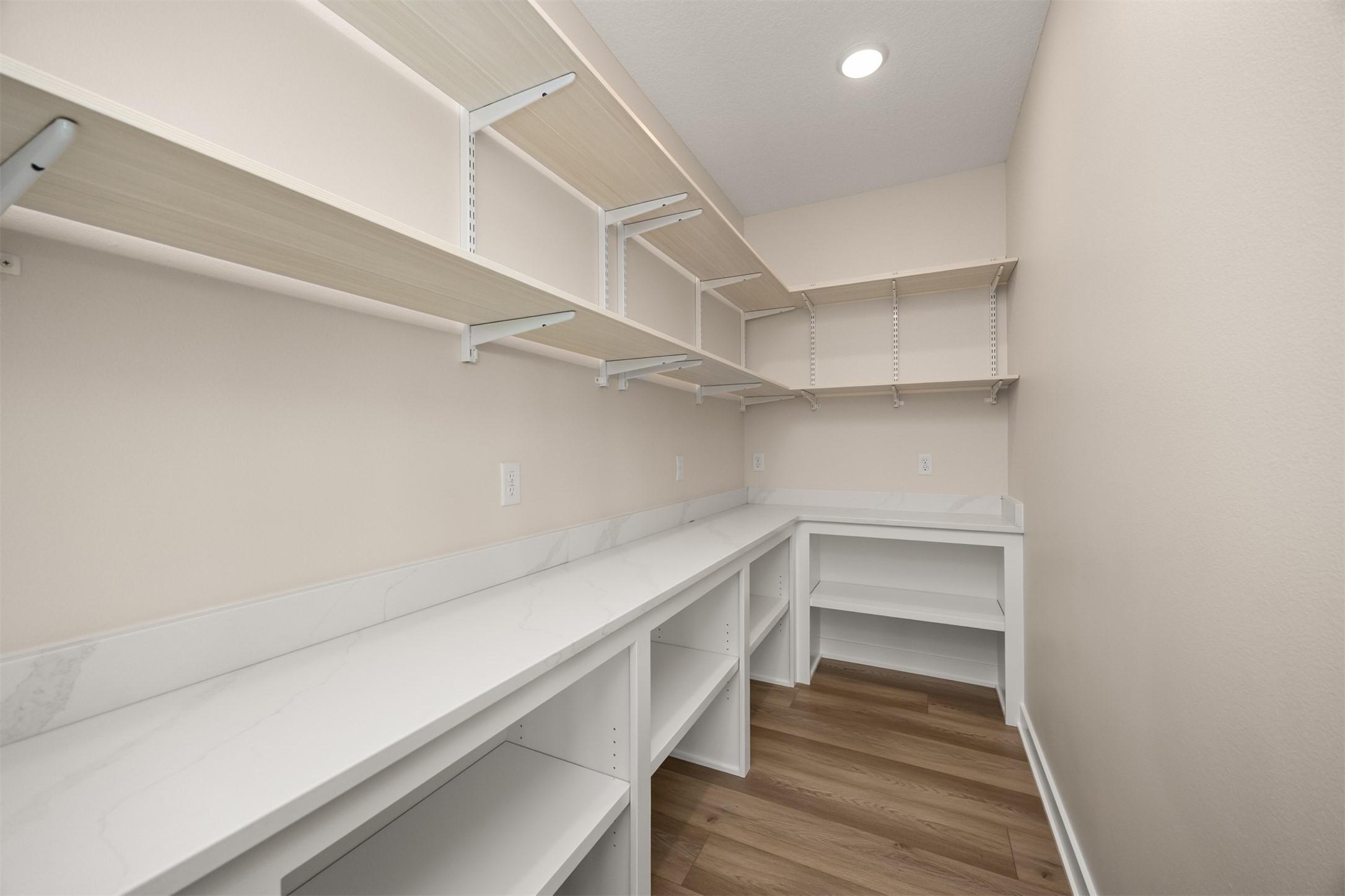 Urbandale, Iowa, 50323, United States, 4 Bedrooms Bedrooms, ,3 BathroomsBathrooms,Residential,For Sale,1975900