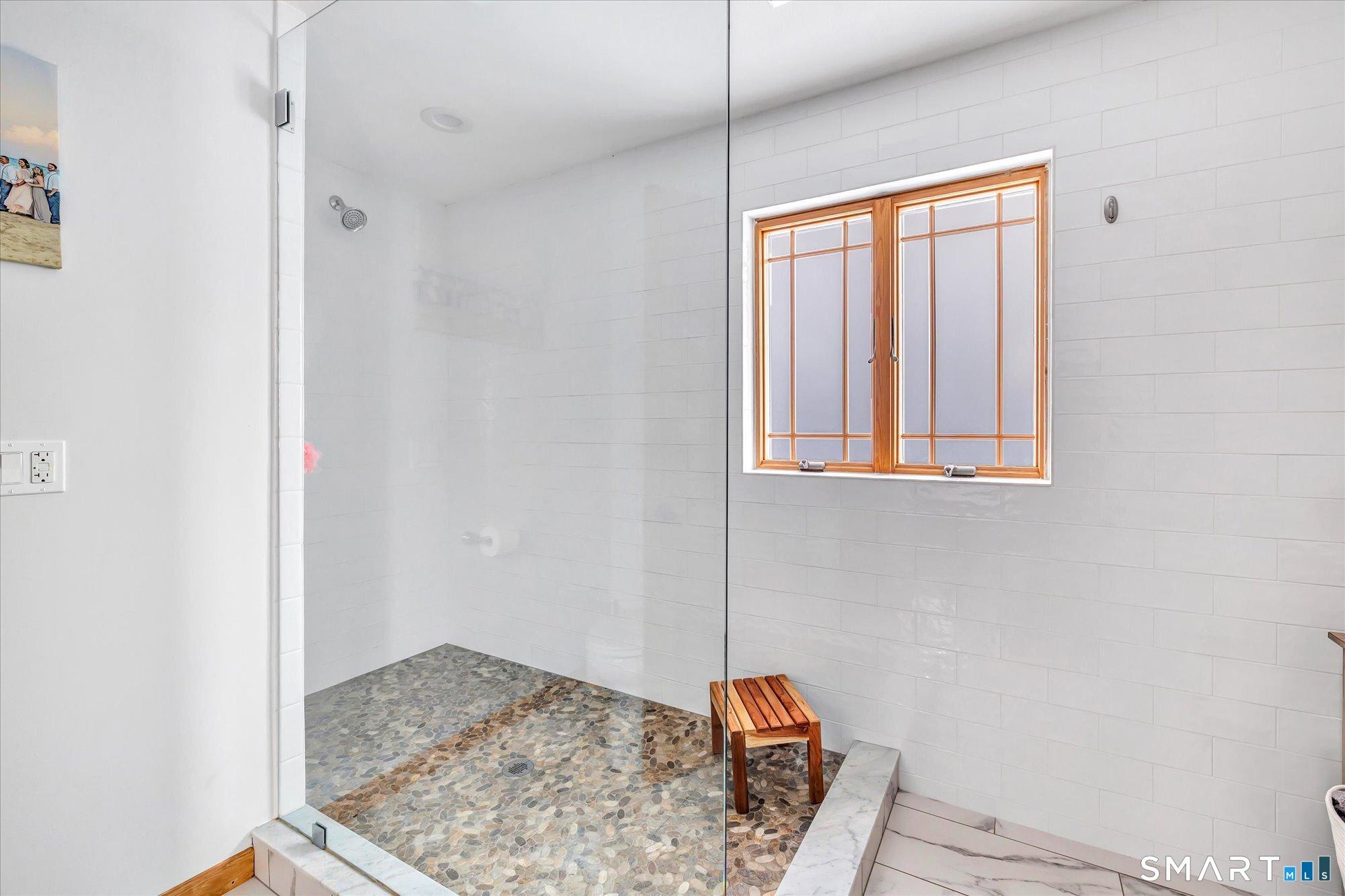 Milford, Connecticut, 06461, United States, 3 Bedrooms Bedrooms, ,3 BathroomsBathrooms,Residential,For Sale,2012517