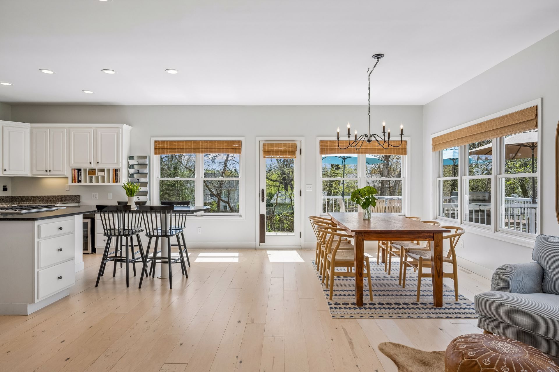  Light Filled Living Surrounded by Trees and Nature - 物件實景