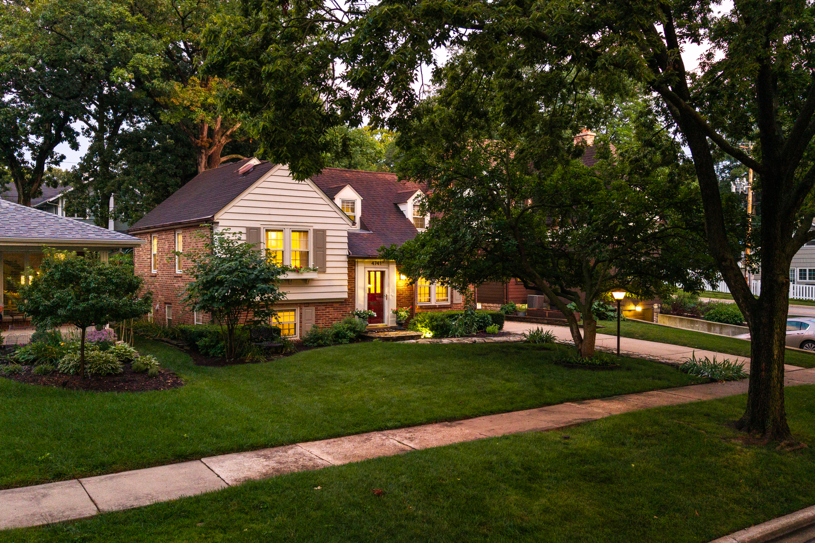 Downers Grove, Illinois, 60515, United States, 3 Bedrooms Bedrooms, ,3 BathroomsBathrooms,Residential,For Sale,1925036