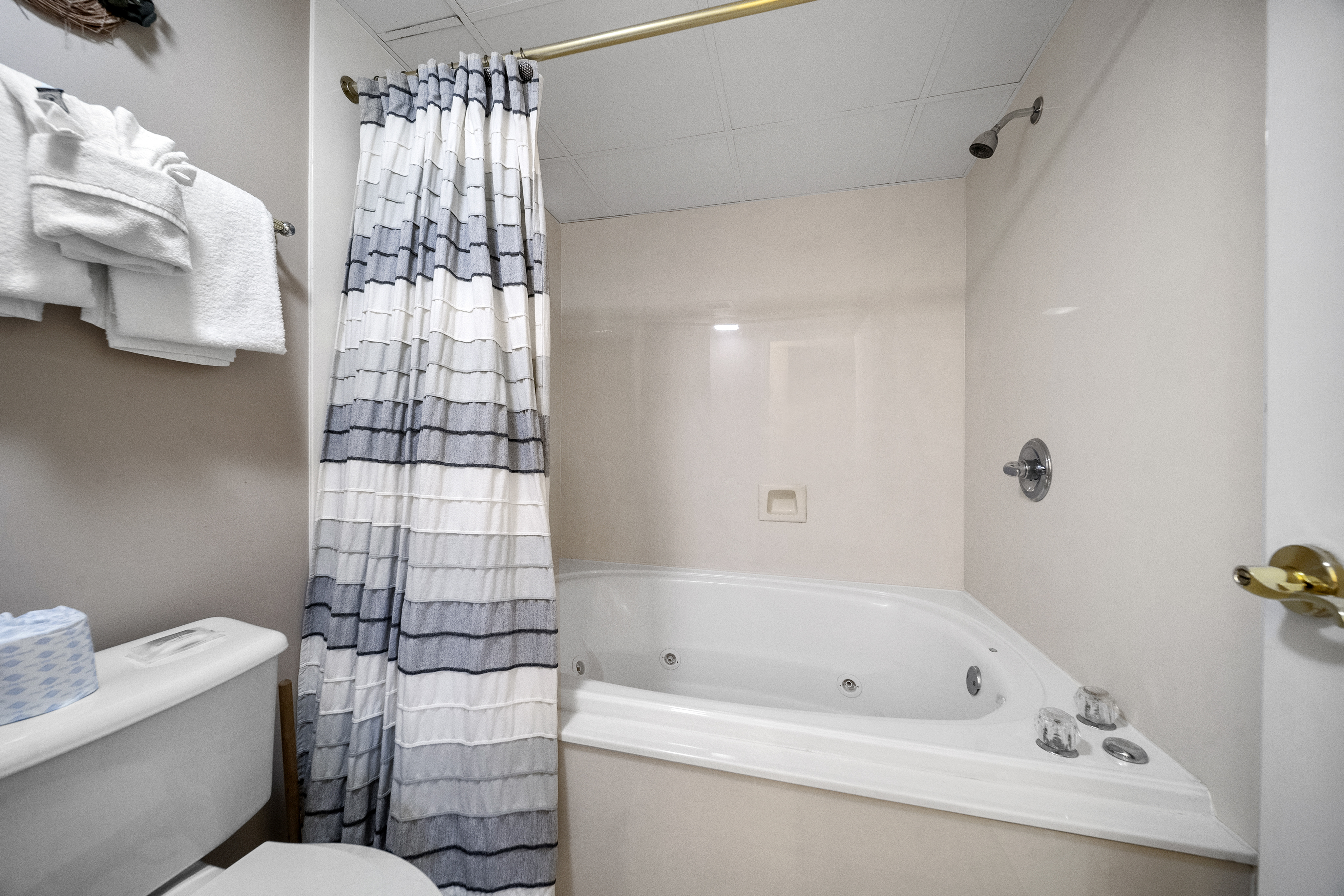 Pigeon Forge, Tennessee, 37863, United States, 4 Bedrooms Bedrooms, ,3 BathroomsBathrooms,Residential,For Sale,1923955