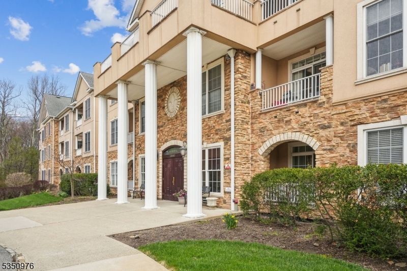 Rockaway Twp., New Jersey, 07866, United States, 2 Bedrooms Bedrooms, ,2 BathroomsBathrooms,Residential,For Sale,1770221