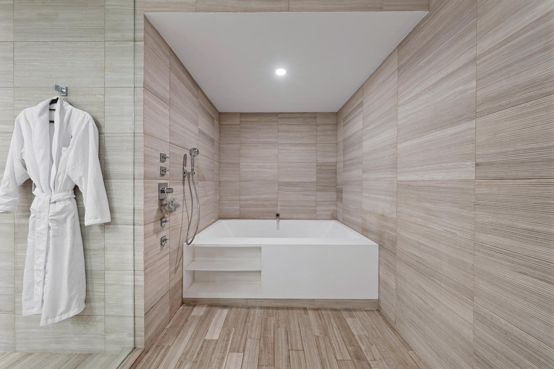  4701 N Meridian Ave, Miami Beach, FL, 33140 - 物件實景