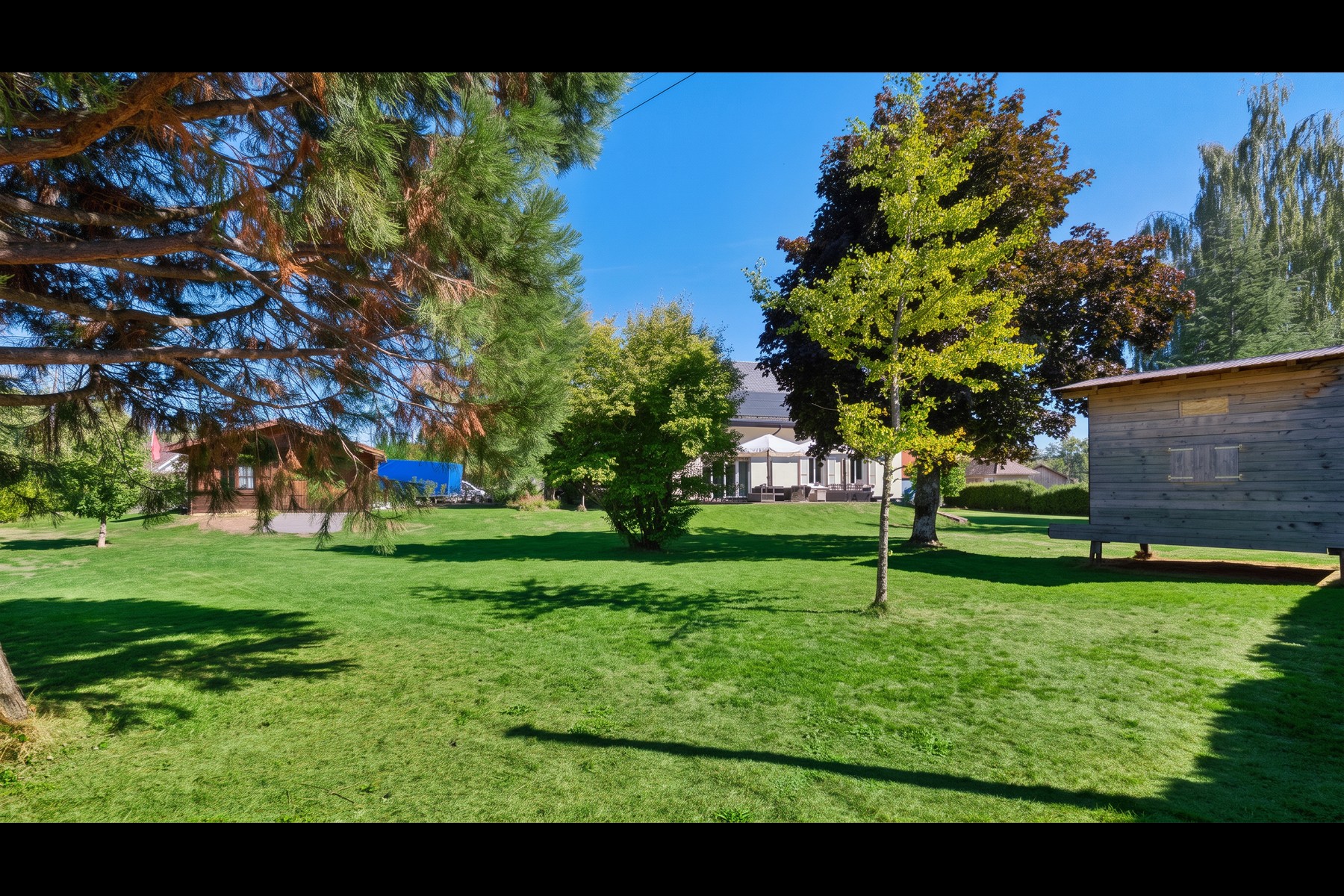  Detached villa on a 2,915 m² lot, with significant solar gains and impeccable en - 物件實景