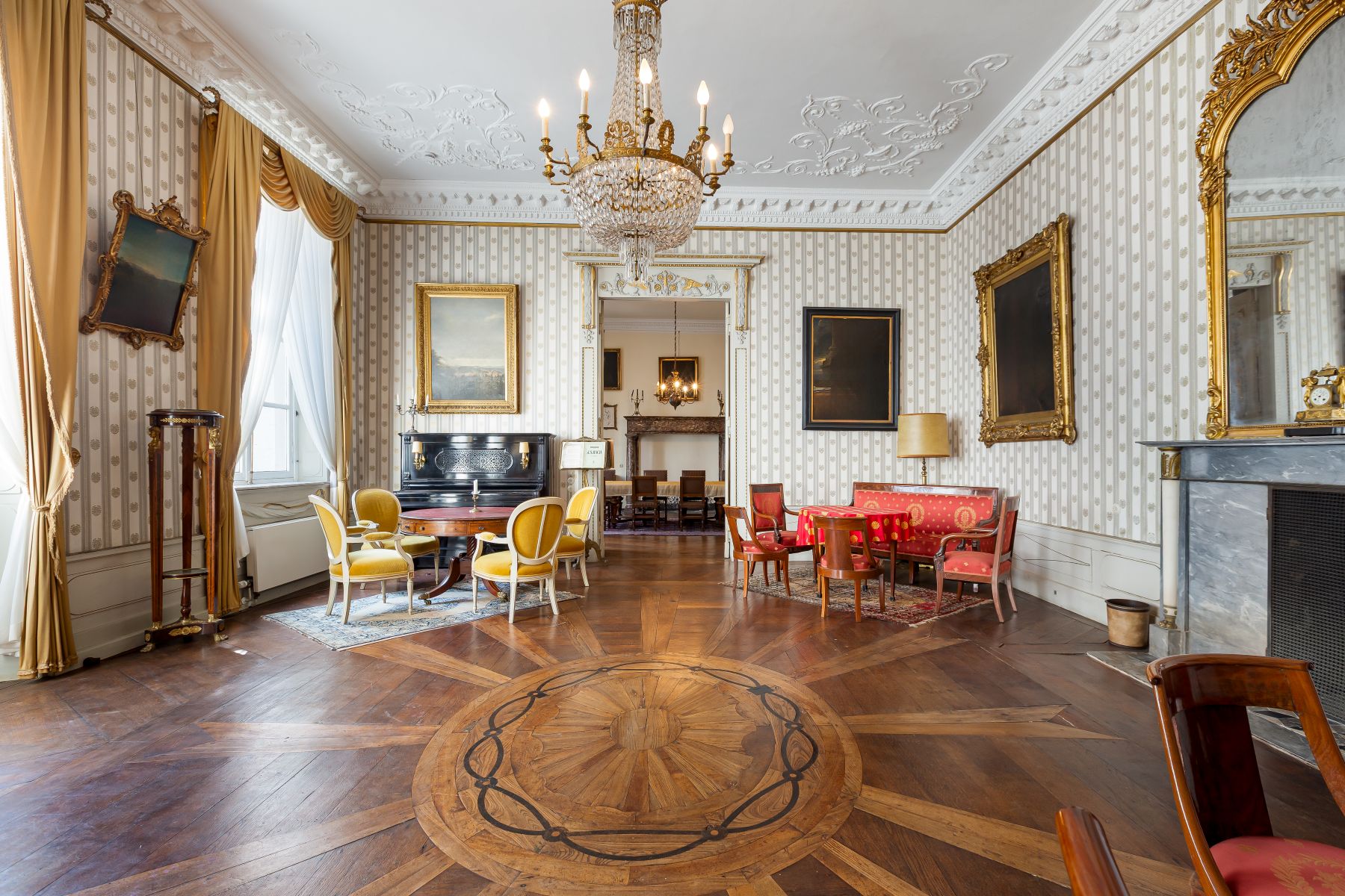  Exceptional Living: Listed Historic Townhouse in the Heart of Aachen - 物件實景