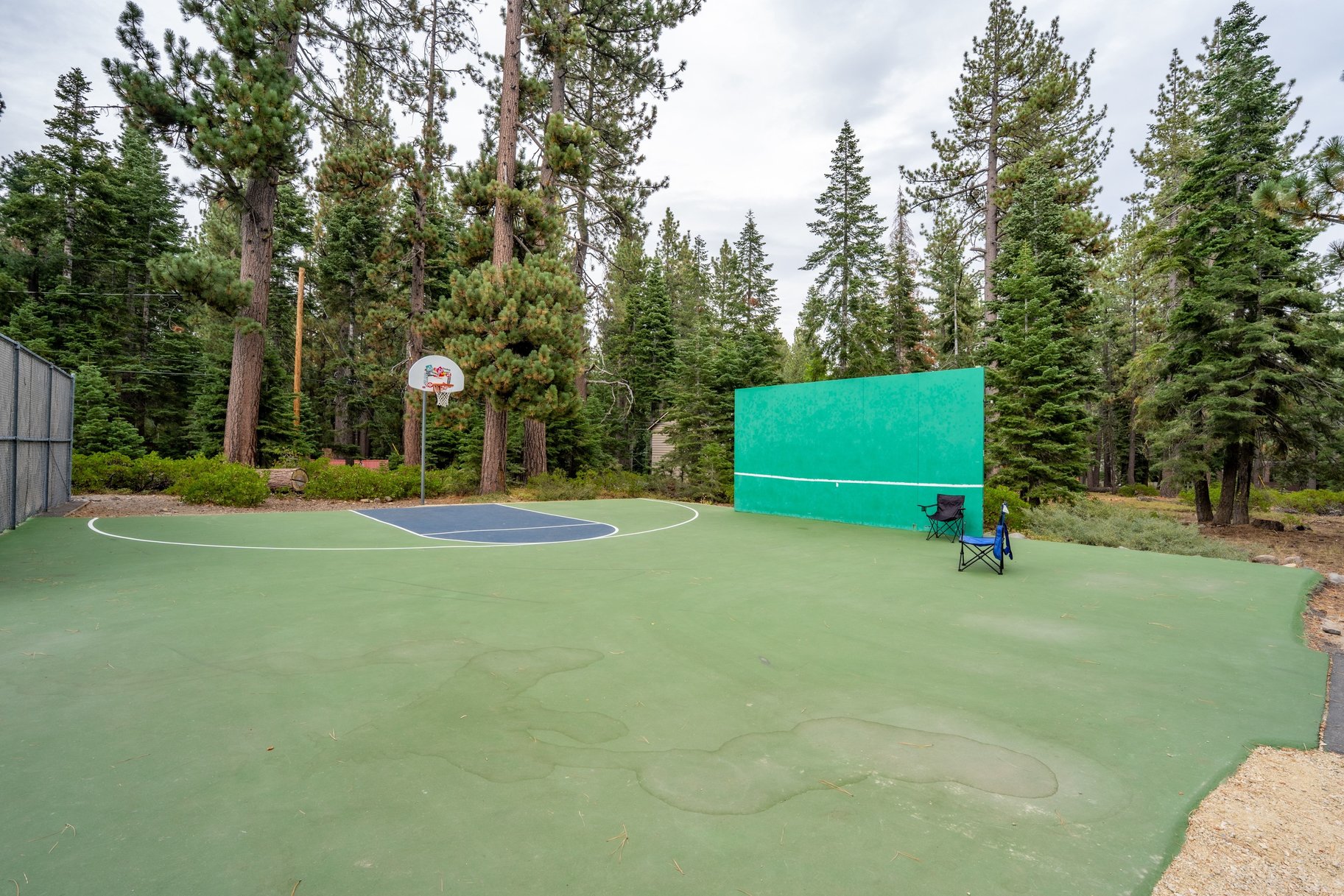  West Shore Gem - An Authentic Pineland Chalet with Detached Garage + Studio - 物件實景