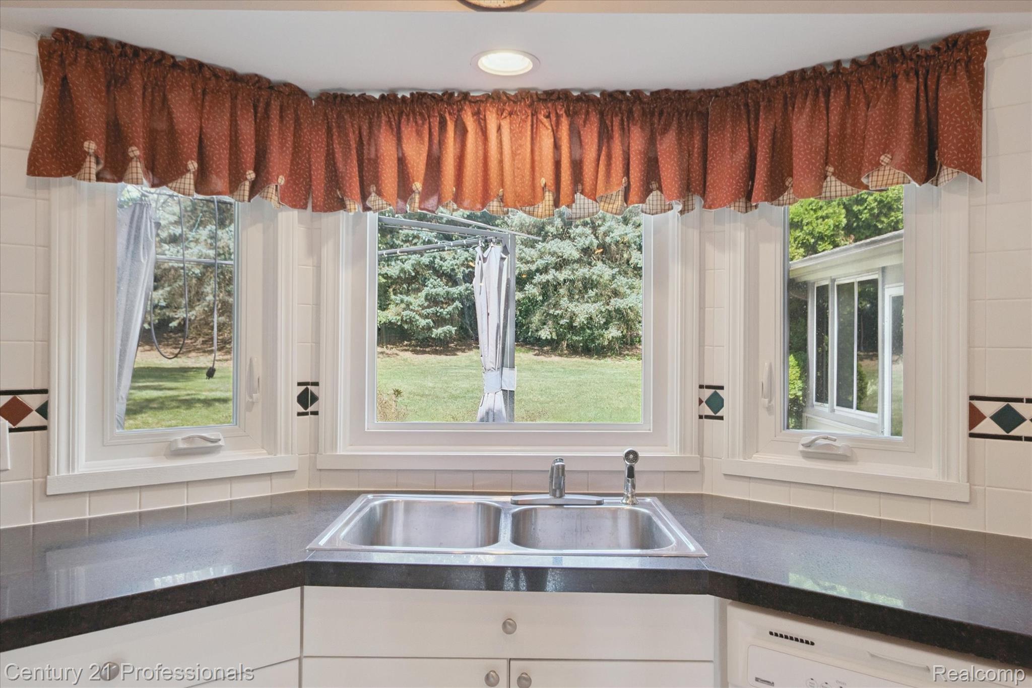 Northville, Michigan, 48167, United States, 4 Bedrooms Bedrooms, ,3 BathroomsBathrooms,Residential,For Sale,1980855