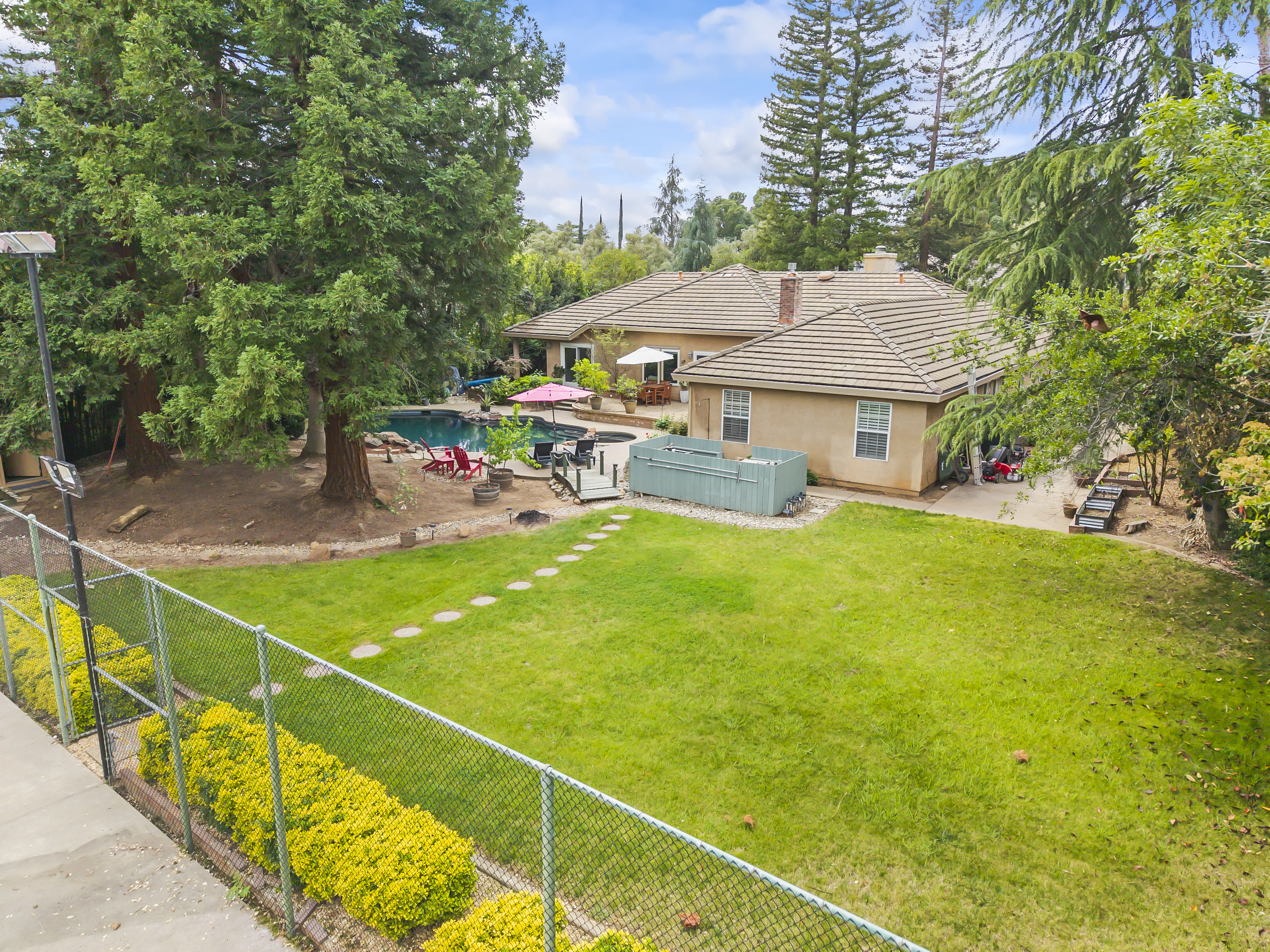  2230 Hillcrest Way, Carmichael, CA 95608 - 物件實景