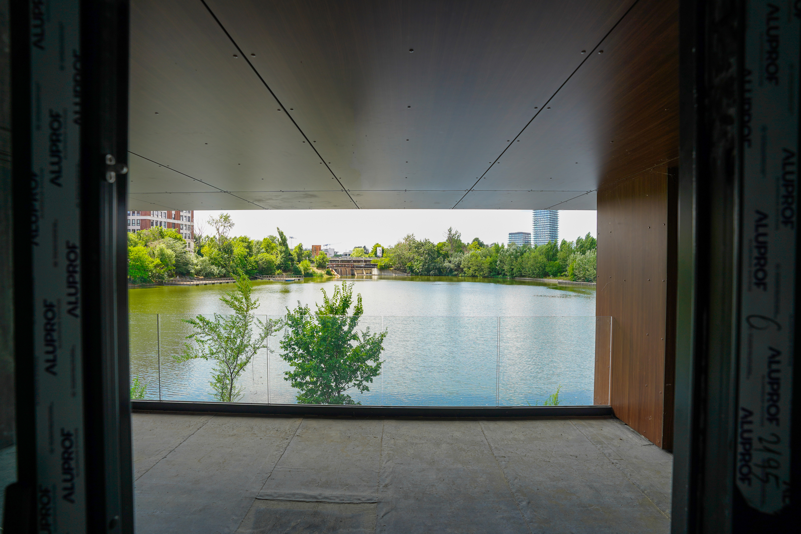  Seven-Room Waterfront Apartment Directly at Lake Level on Lake Floreasca - 物件實景