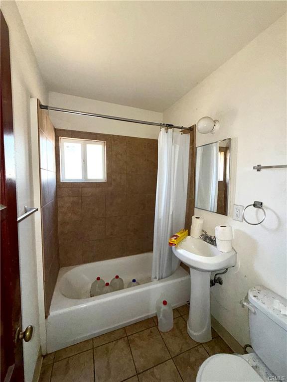 Compton, California, 90221, United States, 9 Bedrooms Bedrooms, ,Residential,For Sale,1982373