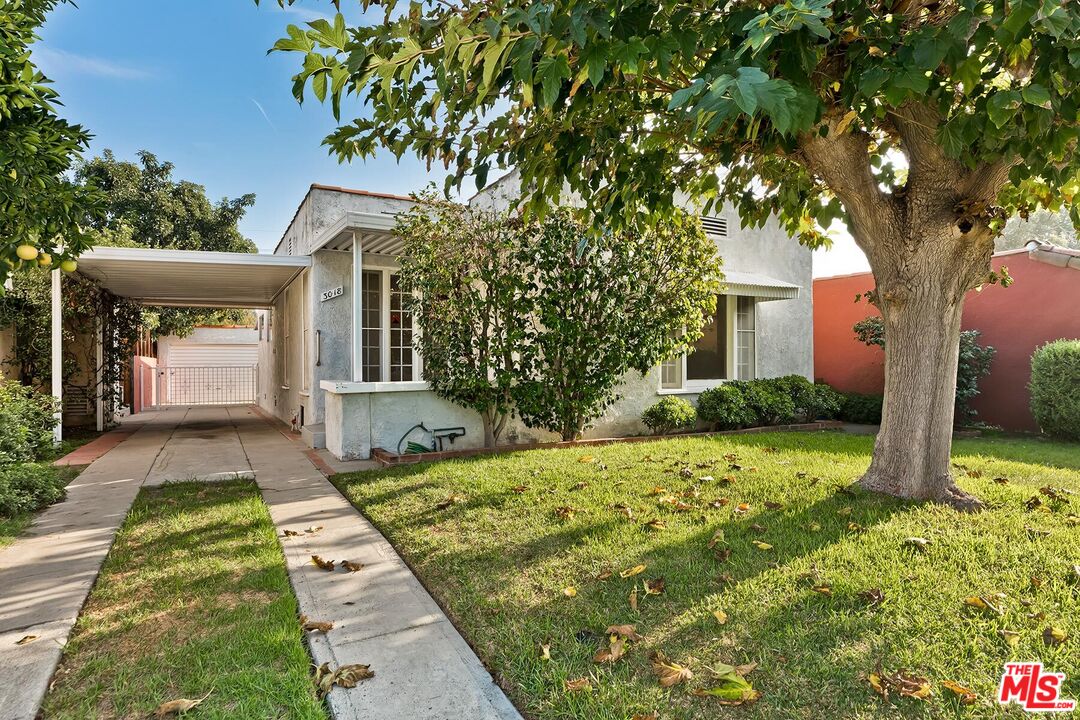 Los Angeles, California, 90039, United States, 2 Bedrooms Bedrooms, ,1 BathroomBathrooms,Residential,For Sale,1988160