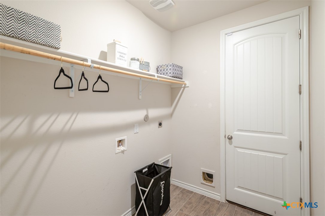 Killeen, Texas, 76542, United States, 5 Bedrooms Bedrooms, ,4 BathroomsBathrooms,Residential,For Sale,1988251