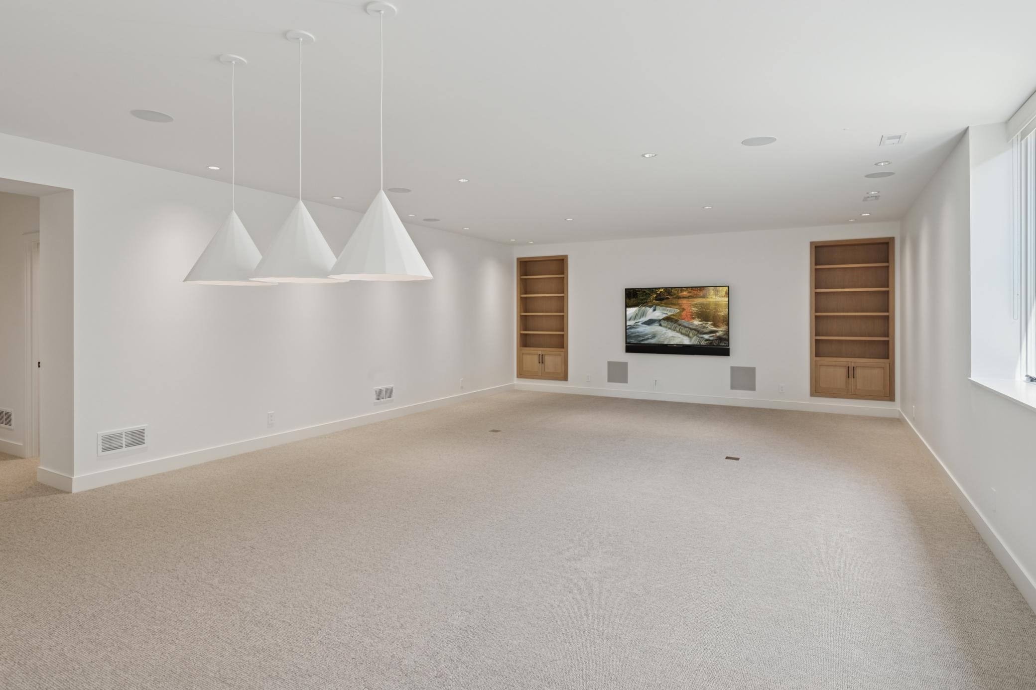 Minneapolis, Minnesota, 55405, United States, 5 Bedrooms Bedrooms, ,1 BathroomBathrooms,Residential,For Sale,1897759