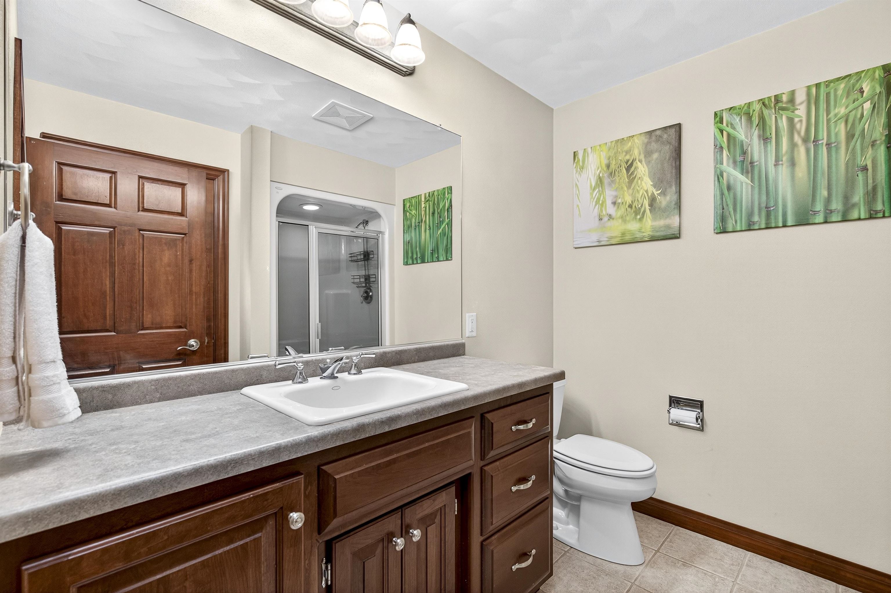 NEENAH, Wisconsin, 54956, United States, 5 Bedrooms Bedrooms, ,6 BathroomsBathrooms,Residential,For Sale,1992991