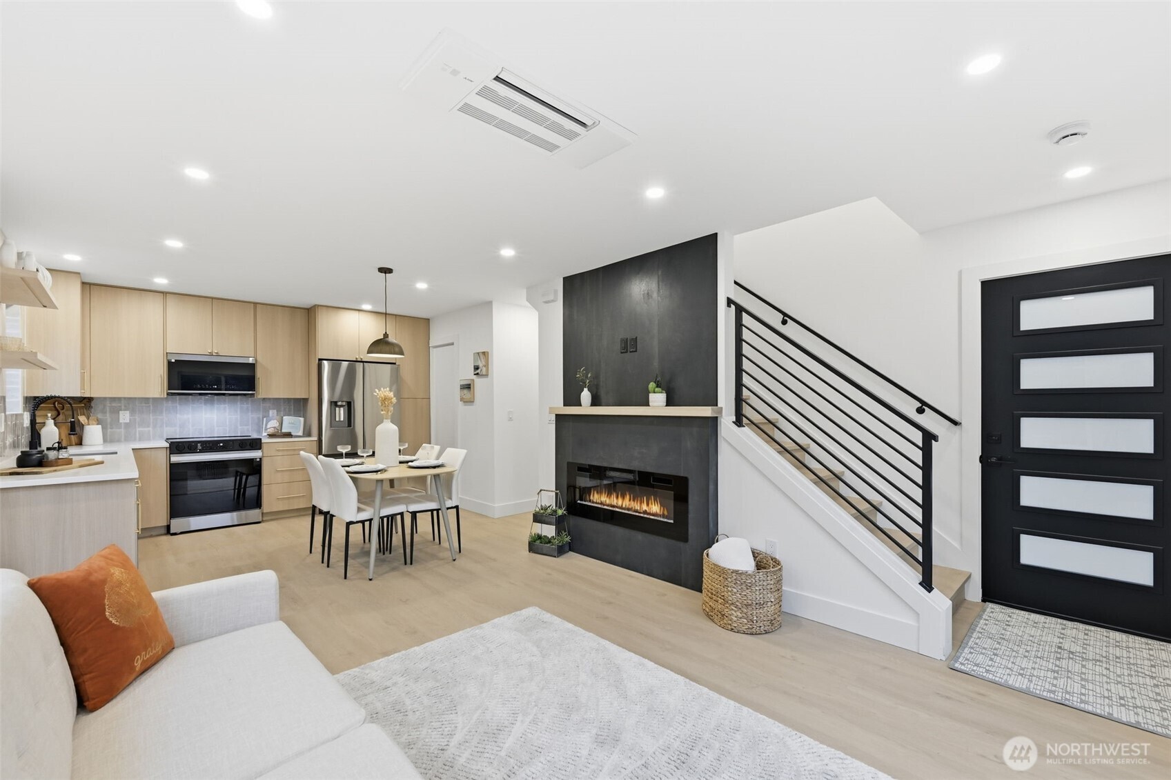 Seattle, Washington, 98133, United States, 3 Bedrooms Bedrooms, ,2 BathroomsBathrooms,Residential,For Sale,1992896