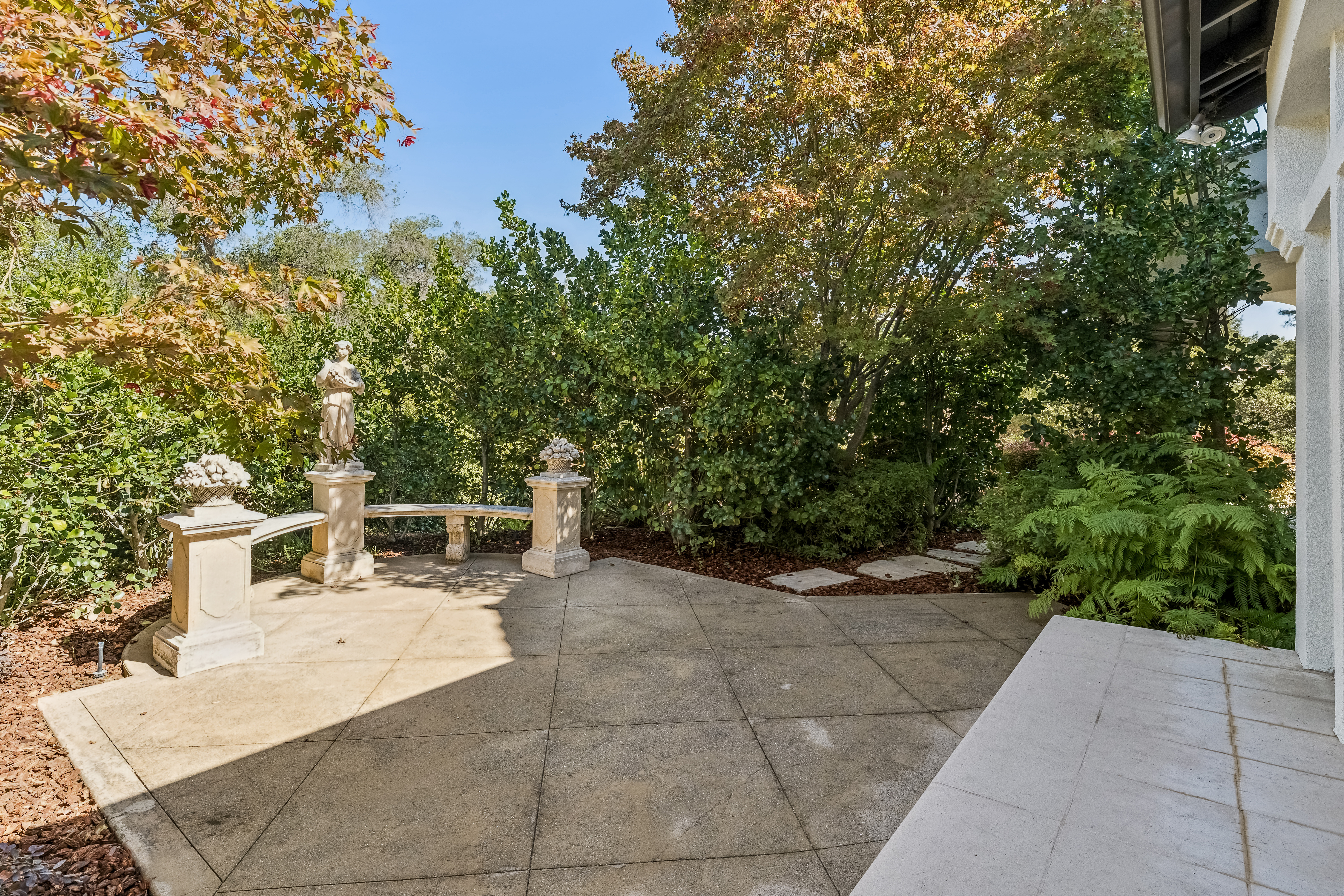  Expansive Mediterranean-Style Villa - 物件實景