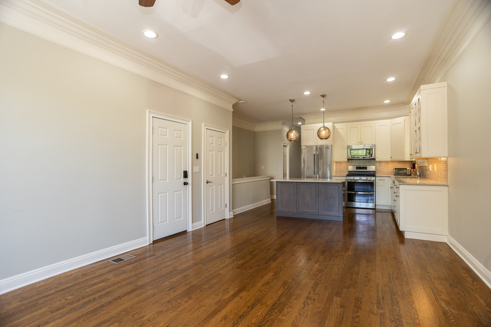 Chicago, Illinois, 60610, United States, 3 Bedrooms Bedrooms, ,3 BathroomsBathrooms,Residential,For Sale,1977363