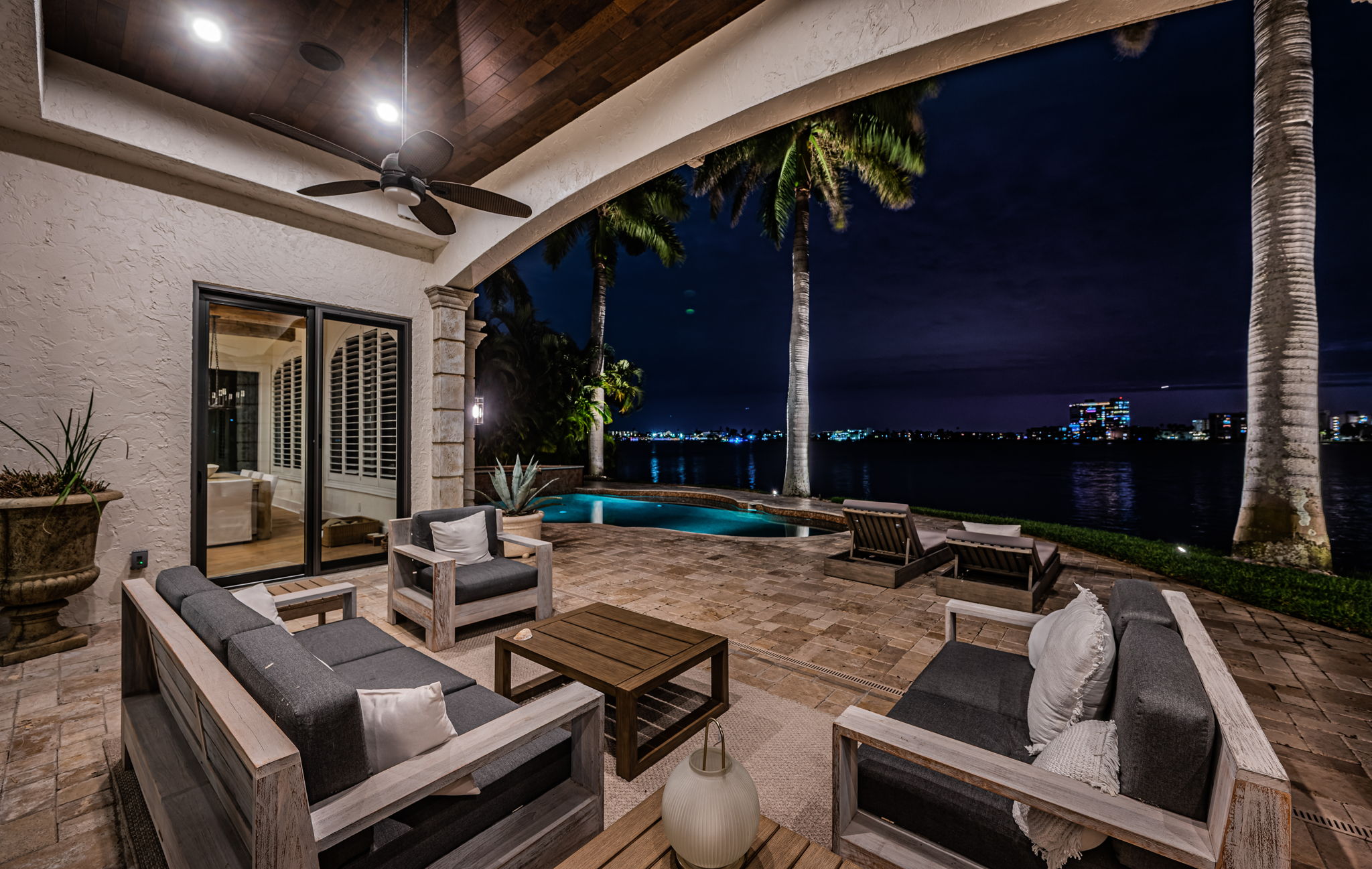 St Petersburg, Florida, 33707, United States, 5 Bedrooms Bedrooms, ,5 BathroomsBathrooms,Residential,For Sale,2007772