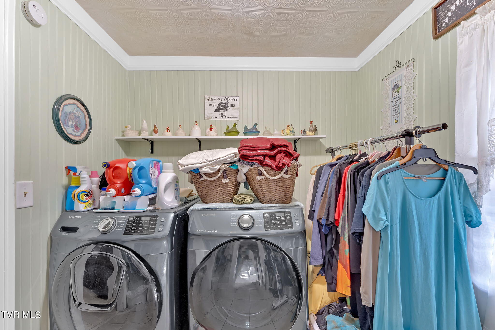 Roan Mountain, Tennessee, 37687, United States, 4 Bedrooms Bedrooms, ,2 BathroomsBathrooms,Residential,For Sale,2010992