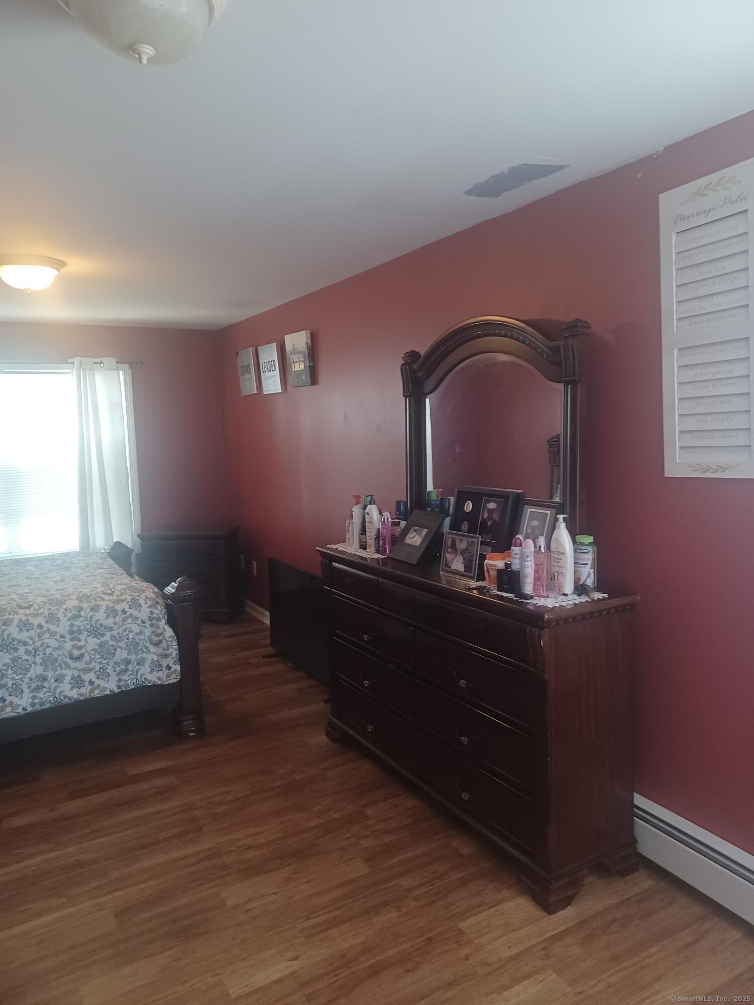 Stratford, Connecticut, 06614, United States, 3 Bedrooms Bedrooms, ,2 BathroomsBathrooms,Residential,For Sale,1926191