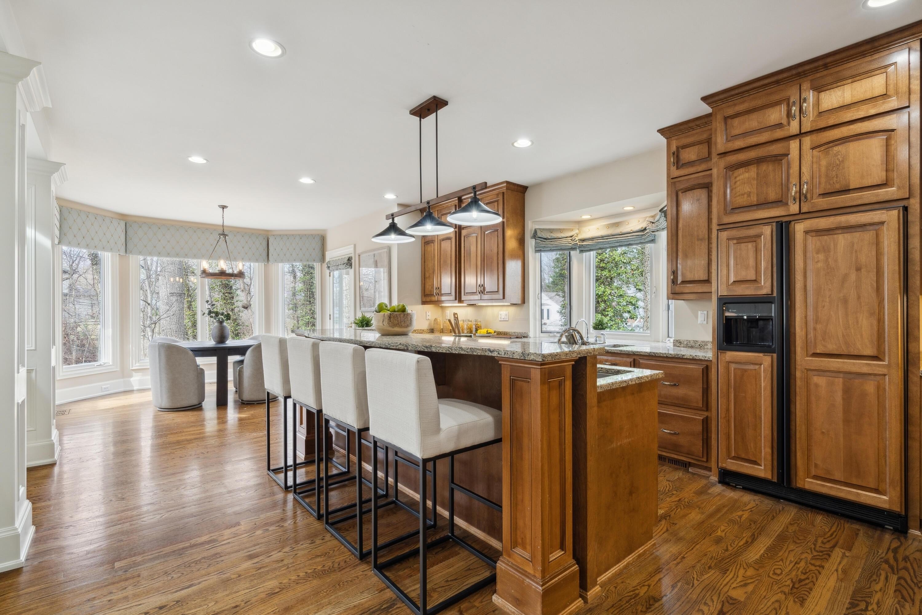 Columbus, Ohio, 43220, United States, 5 Bedrooms Bedrooms, ,5 BathroomsBathrooms,Residential,For Sale,1798291