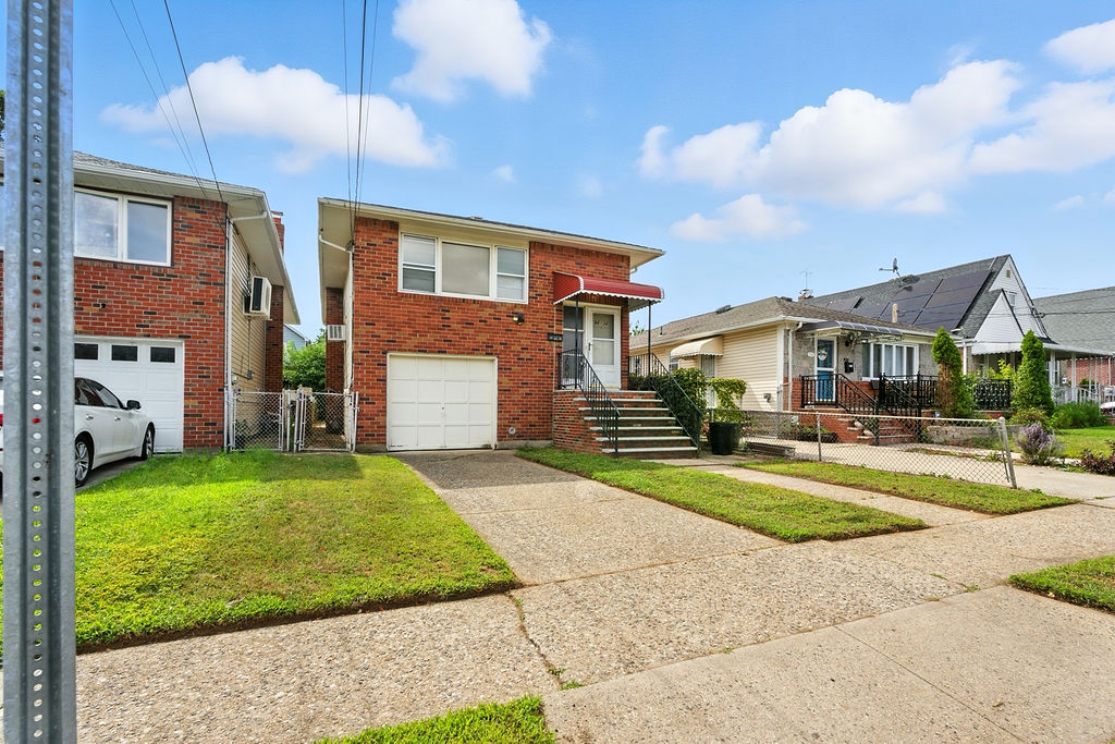 Floral Park, New York, 11001, United States, 3 Bedrooms Bedrooms, ,3 BathroomsBathrooms,Residential,For Sale,1928603