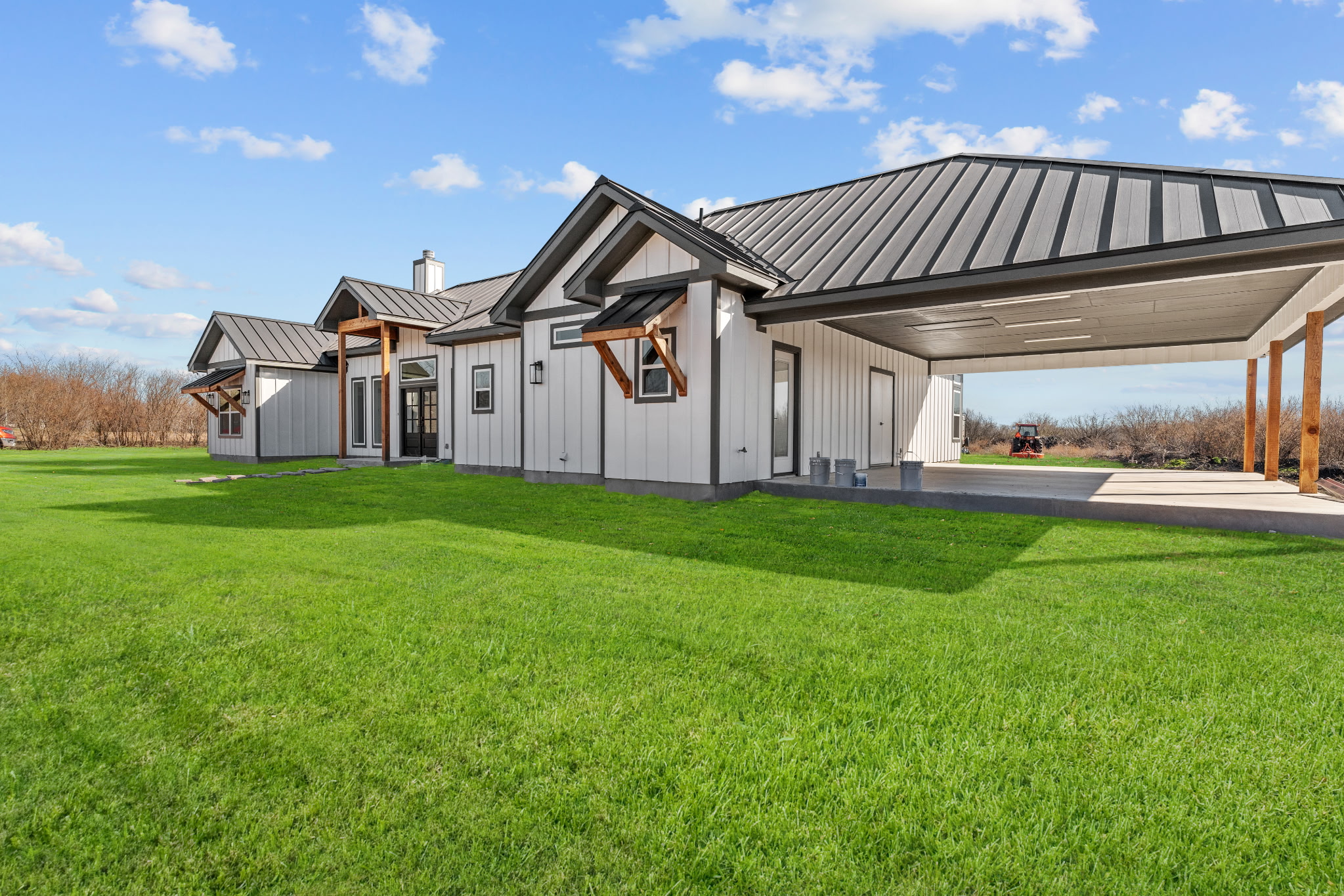  8 Acres of Privacy and Modern Design - 物件實景