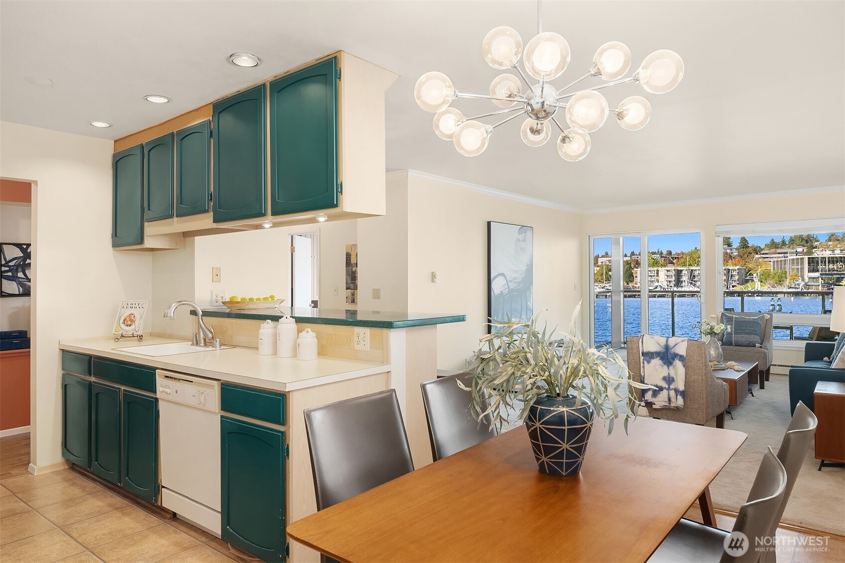 Kirkland, Washington, 98033, United States, 2 Bedrooms Bedrooms, ,1 BathroomBathrooms,Residential,For Sale,1856808