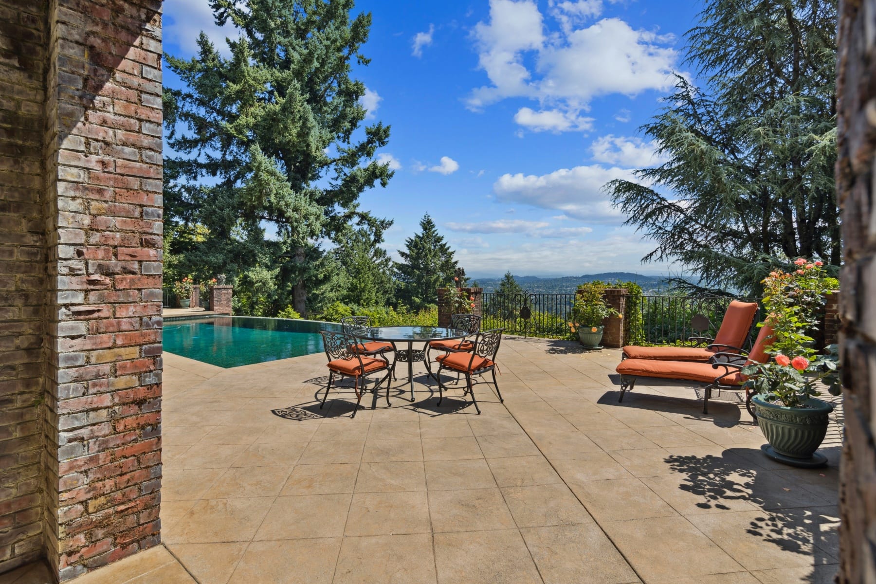  5570 SW MENEFEE DR Portland, OR 97239 - 物件實景