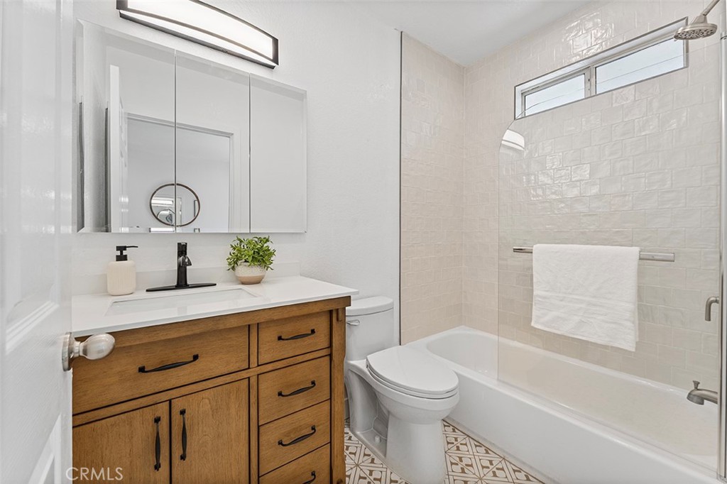 Pasadena, California, 91106, United States, 2 Bedrooms Bedrooms, ,2 BathroomsBathrooms,Residential,For Sale,1904440