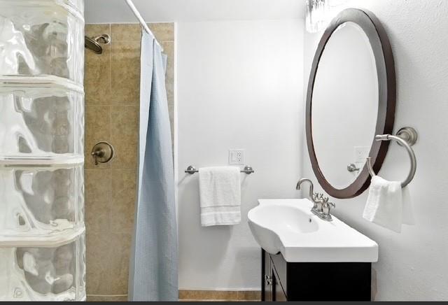 Austin, Texas, 78731, United States, 4 Bedrooms Bedrooms, ,3 BathroomsBathrooms,Residential,For Sale,1885336